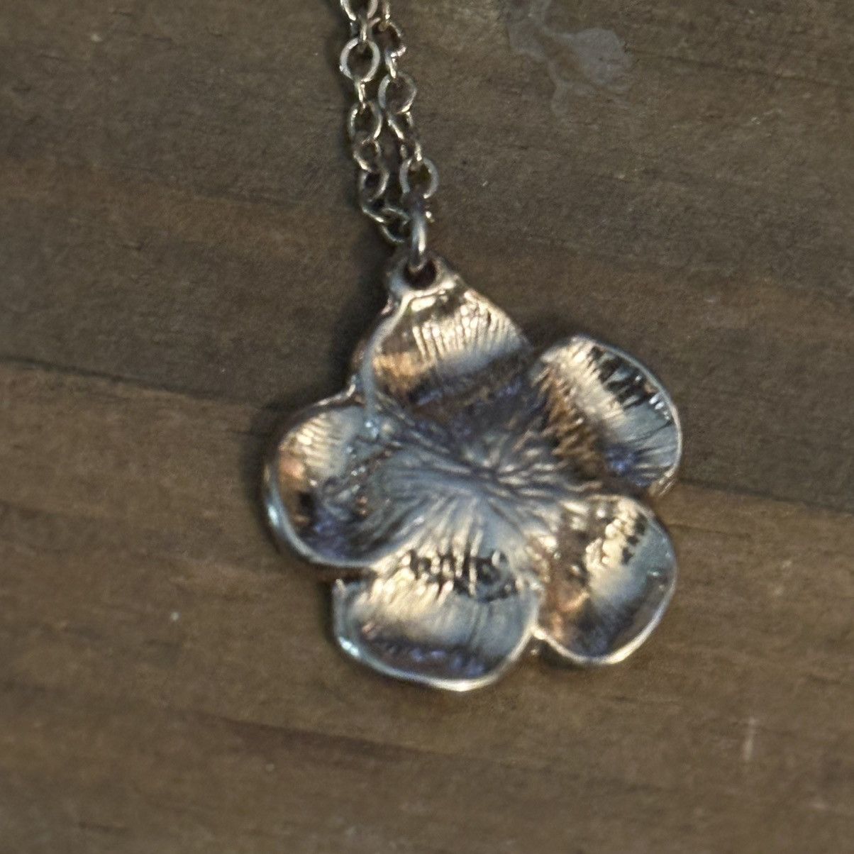 Other Gold tone white enamel flower pendant necklace Size ONE SIZE - 4 Thumbnail