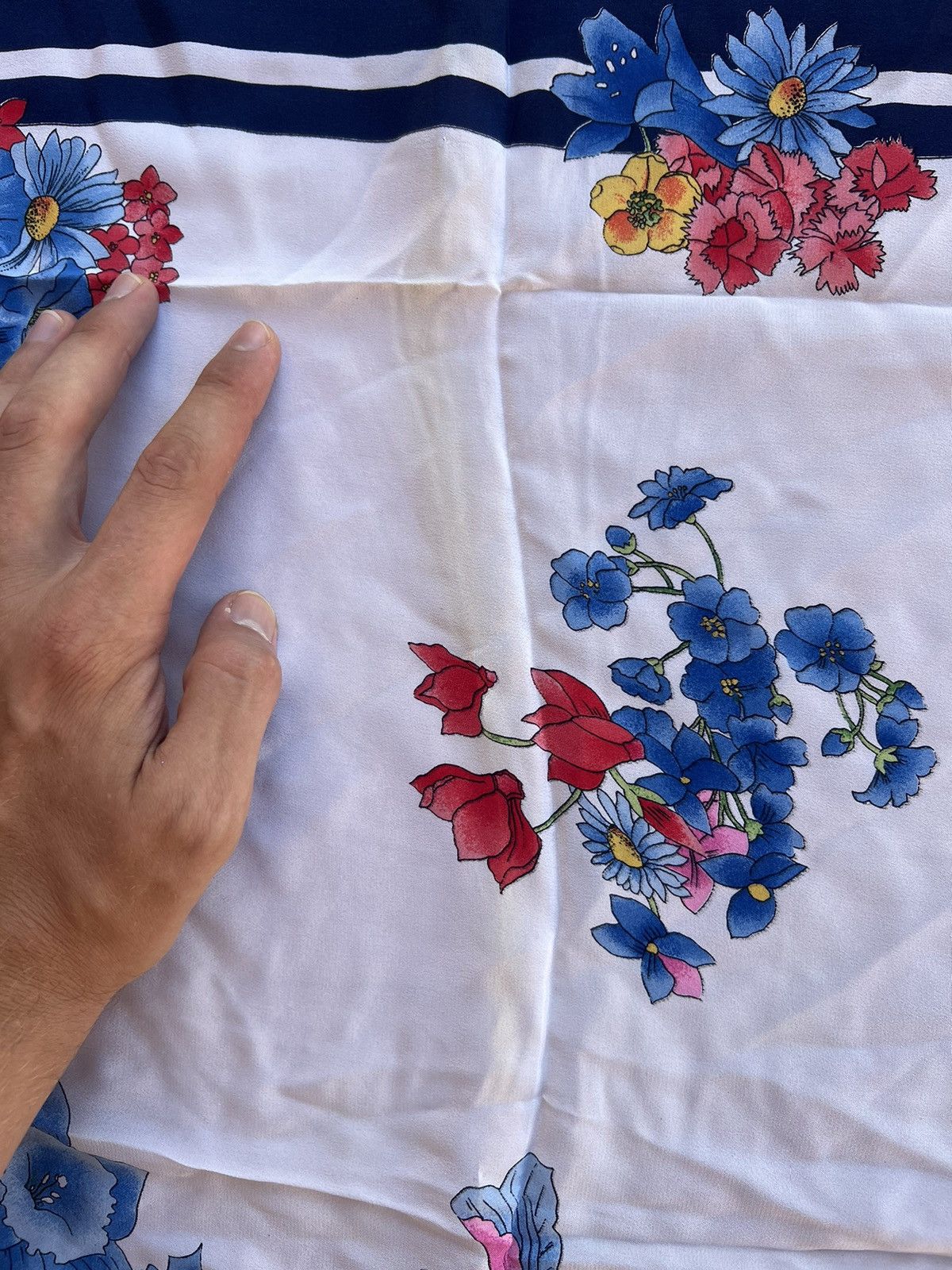 Gucci Vintage Gucci Flower Silk Skarf Size ONE SIZE - 4 Thumbnail