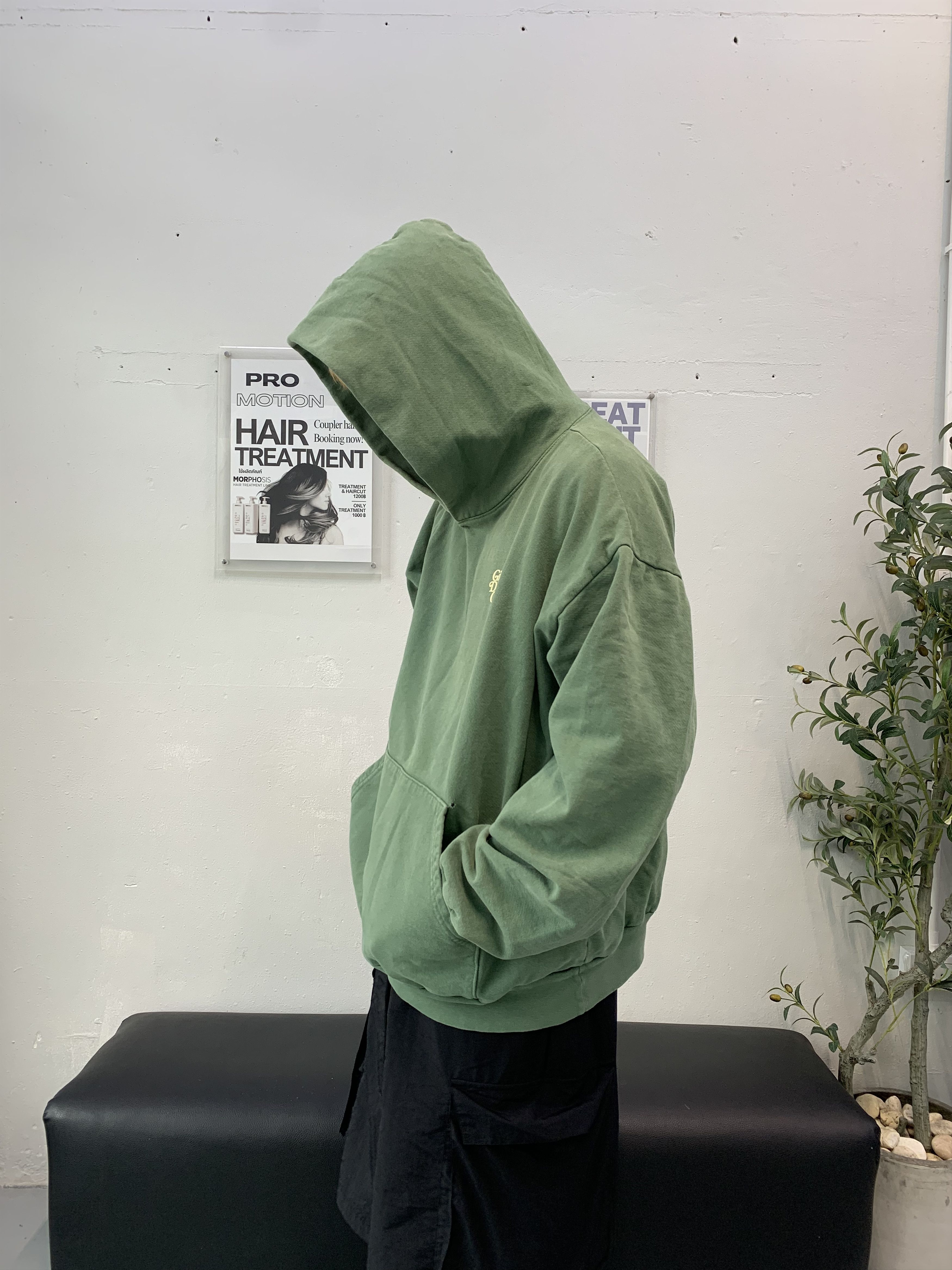 Girls Don't Cry 🪡GIRLS DONT CRY SIZE XL GREEN HOODIE.✨ Size US XL / EU 56 / 4 - 13 Thumbnail