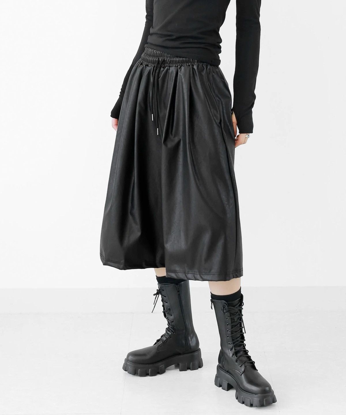 Julius JULIUS 7 "FW2021 SAMPLE" Waxed Baggy Wide Pants Size US 30 / EU 46 - 12 Thumbnail