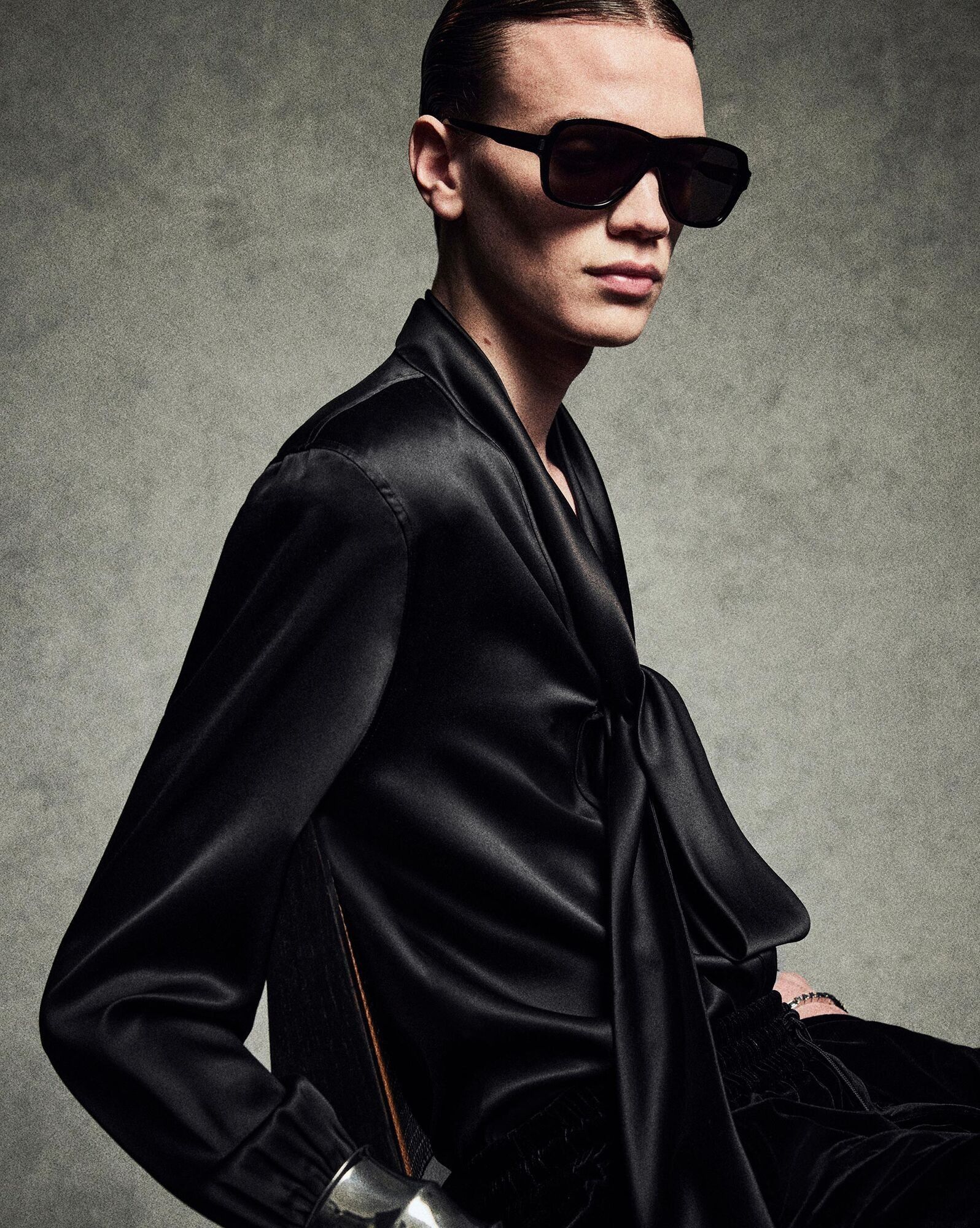 Saint Laurent Paris o1bcso1str1224 Lavalliere Neck Shirt In Silk Satin in Black Size US M / EU 48-50 / 2 - 4 Thumbnail