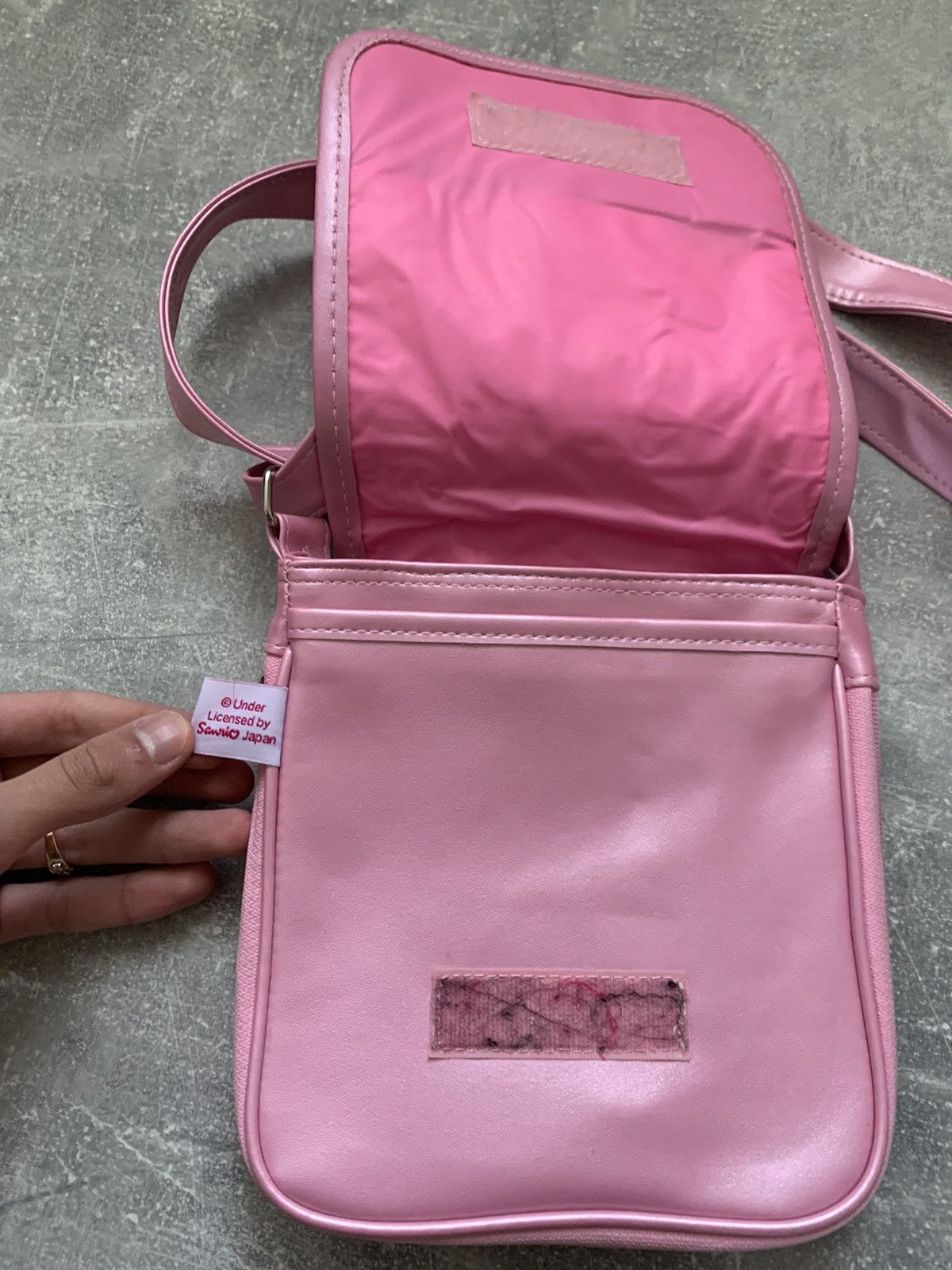 Anime × Japanese Brand SICK🔥Hello Kitty Crossbody Sling Bag Size ONE SIZE - 2 Thumbnail