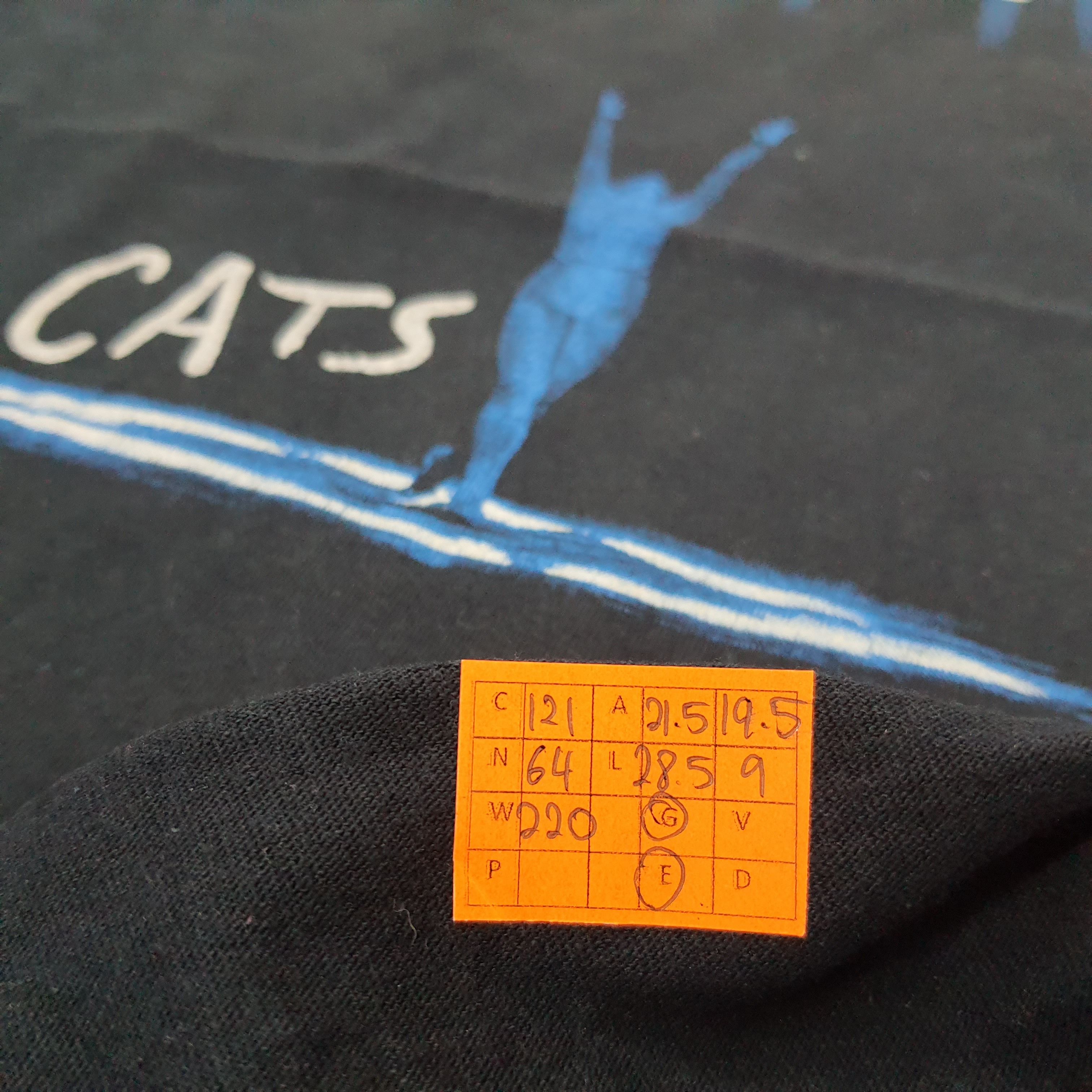 Vintage Vintage Cats Musical Movie in Fukuoka T-shirt Size US L / EU 52-54 / 3 - 7 Thumbnail