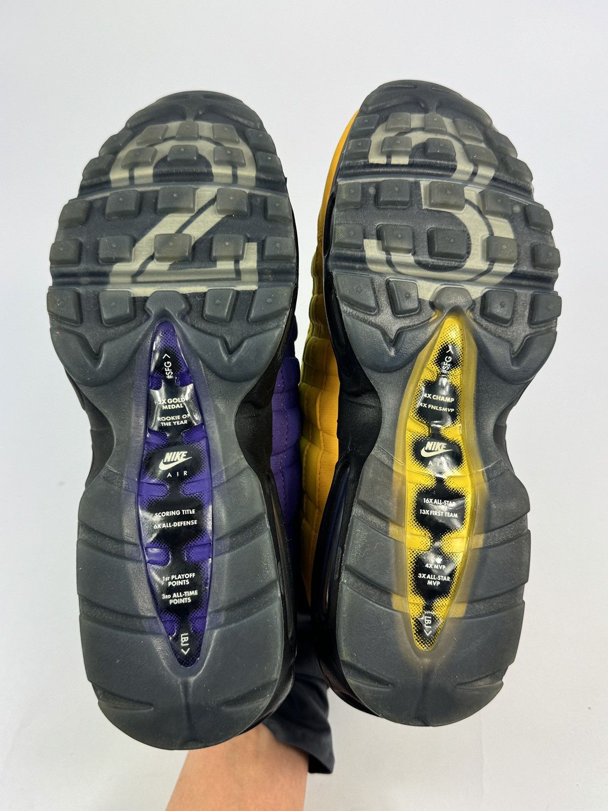 Nike NIKE AIR MAX 95 LEBRON LAKERS SNEAKERS Size US 9 / EU 42 - 4 Thumbnail