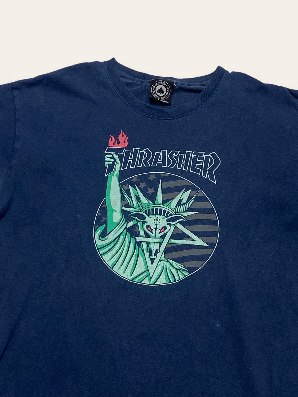Thrasher Vintage THRASHER Liberty Statue Logo Navy Tee Shirt Size US M / EU 48-50 / 2 - 2 Thumbnail