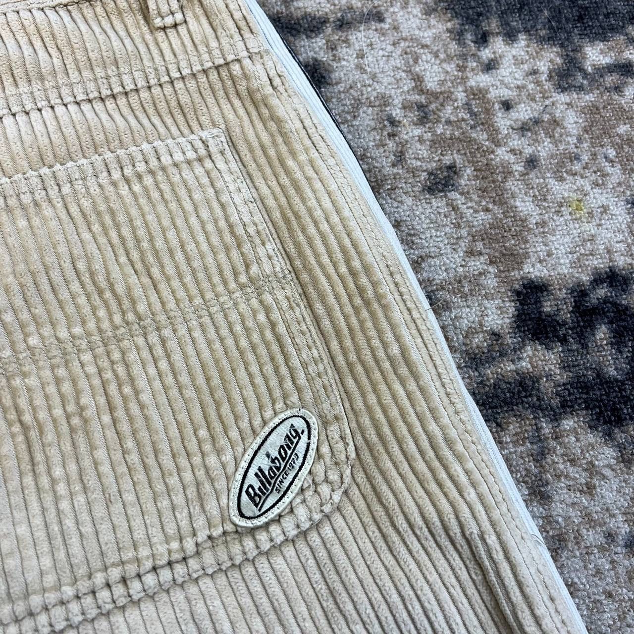 Billabong Billabong Vintage Y2K Mini Logo Corduroy Bermuda Shorts Size US 36 / EU 52 - 5 Thumbnail