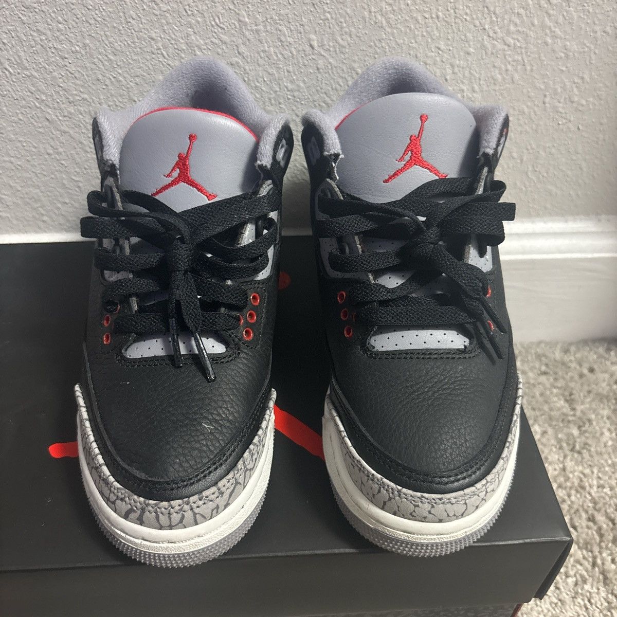 Nike Jordan 3 cements Size US 5 / EU 37 - 4 Thumbnail