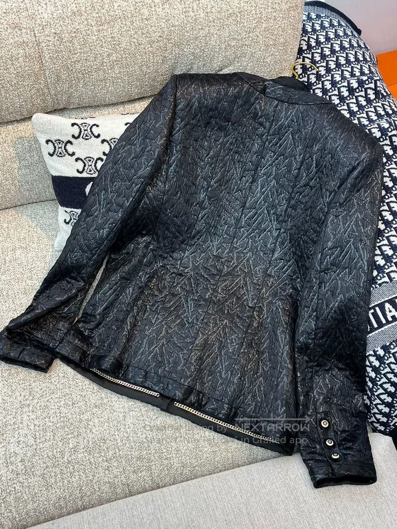 Chanel Chanel 20A black embossed four-pocket jacket Size XS / US 0-2 / IT 36-38 - 4 Thumbnail