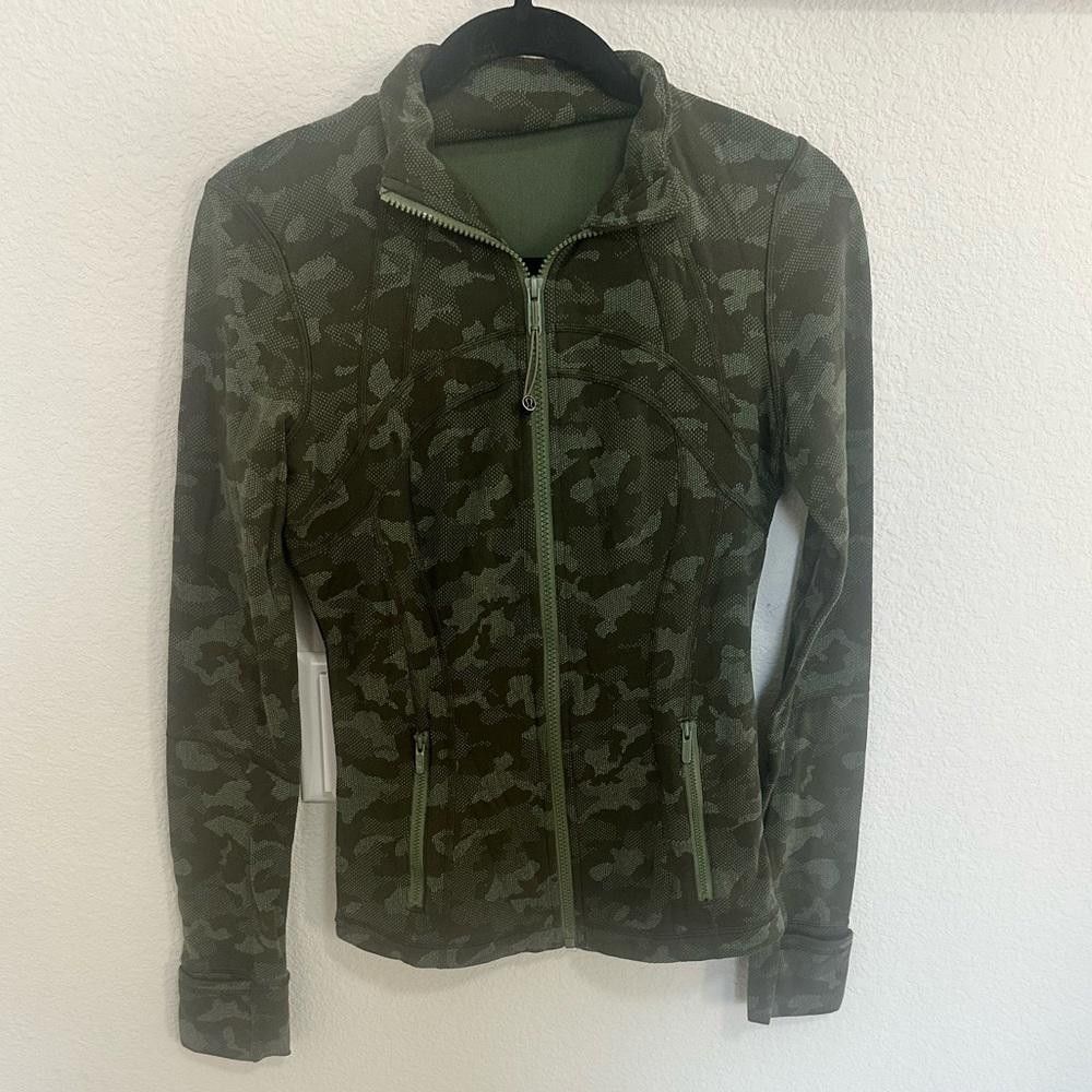 Lululemon Lululemon Define Jacket Heritage Camo Olive Green Twill 6 Size M / US 6-8 / IT 42-44 - 2 Thumbnail