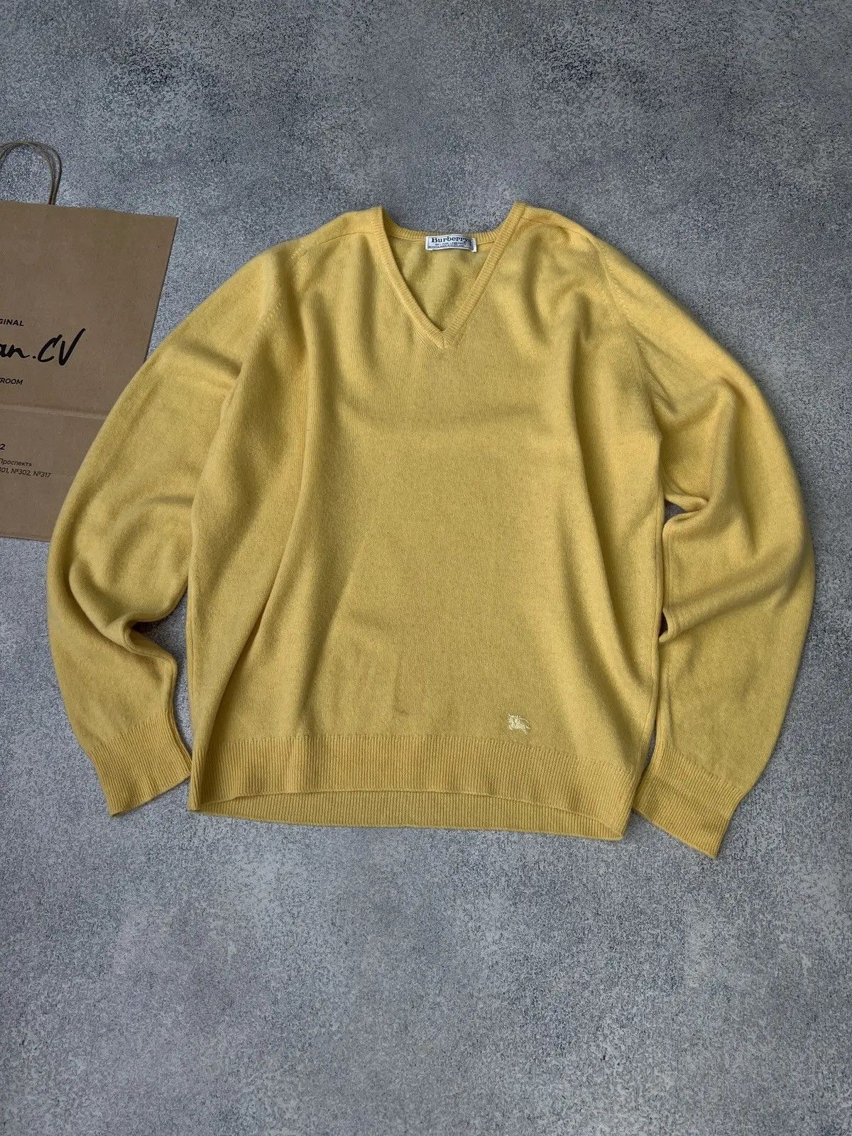 Burberry × Vintage Burberrys Vintage Wool Cashmere v-neck sweater Size US XL / EU 56 / 4 - 5 Thumbnail