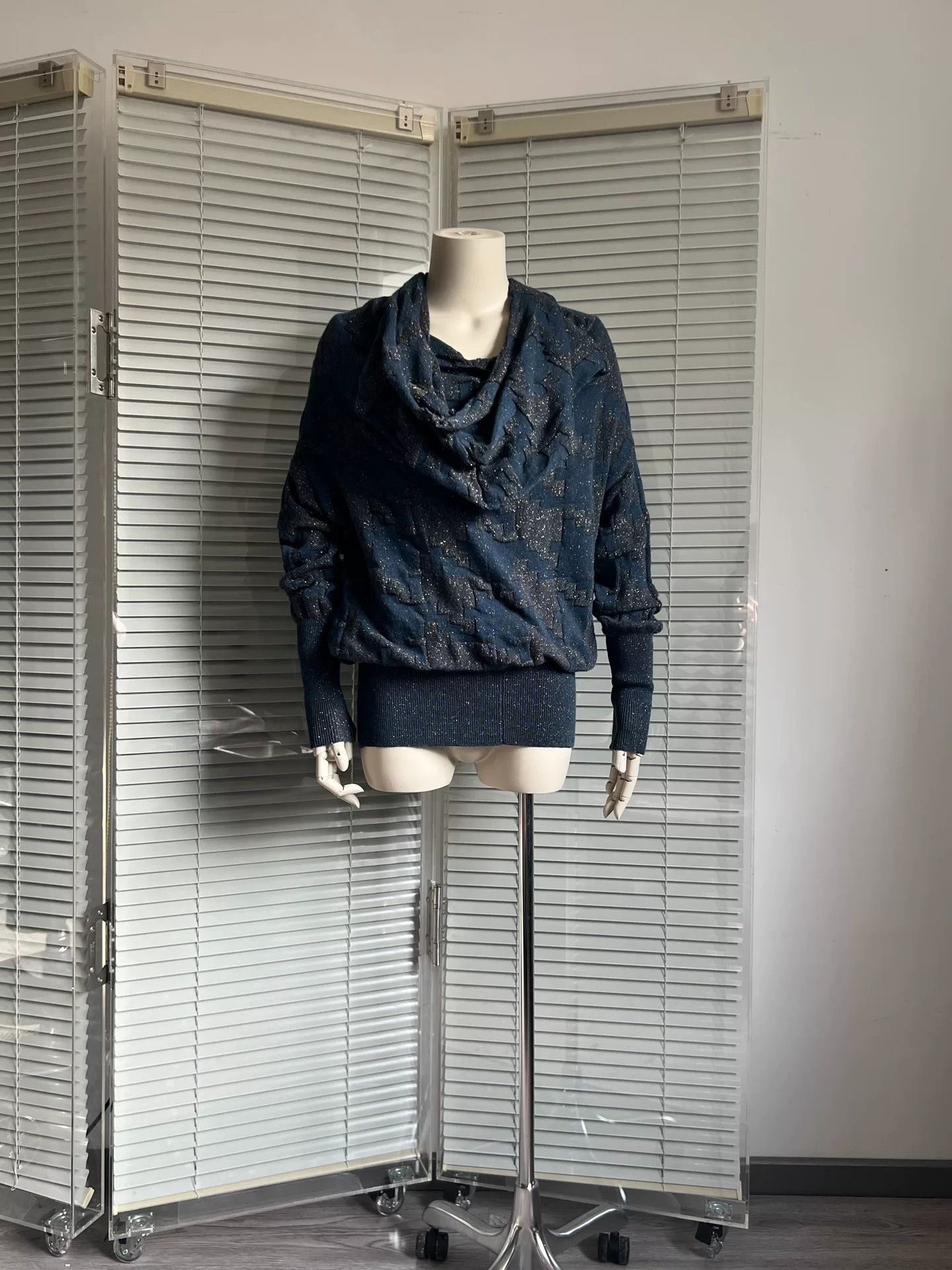 Vivienne Westwood Vivienne Westwood Gold Thread Knit Top/Skirt Size M / US 6-8 / IT 42-44 - 1 Thumbnail