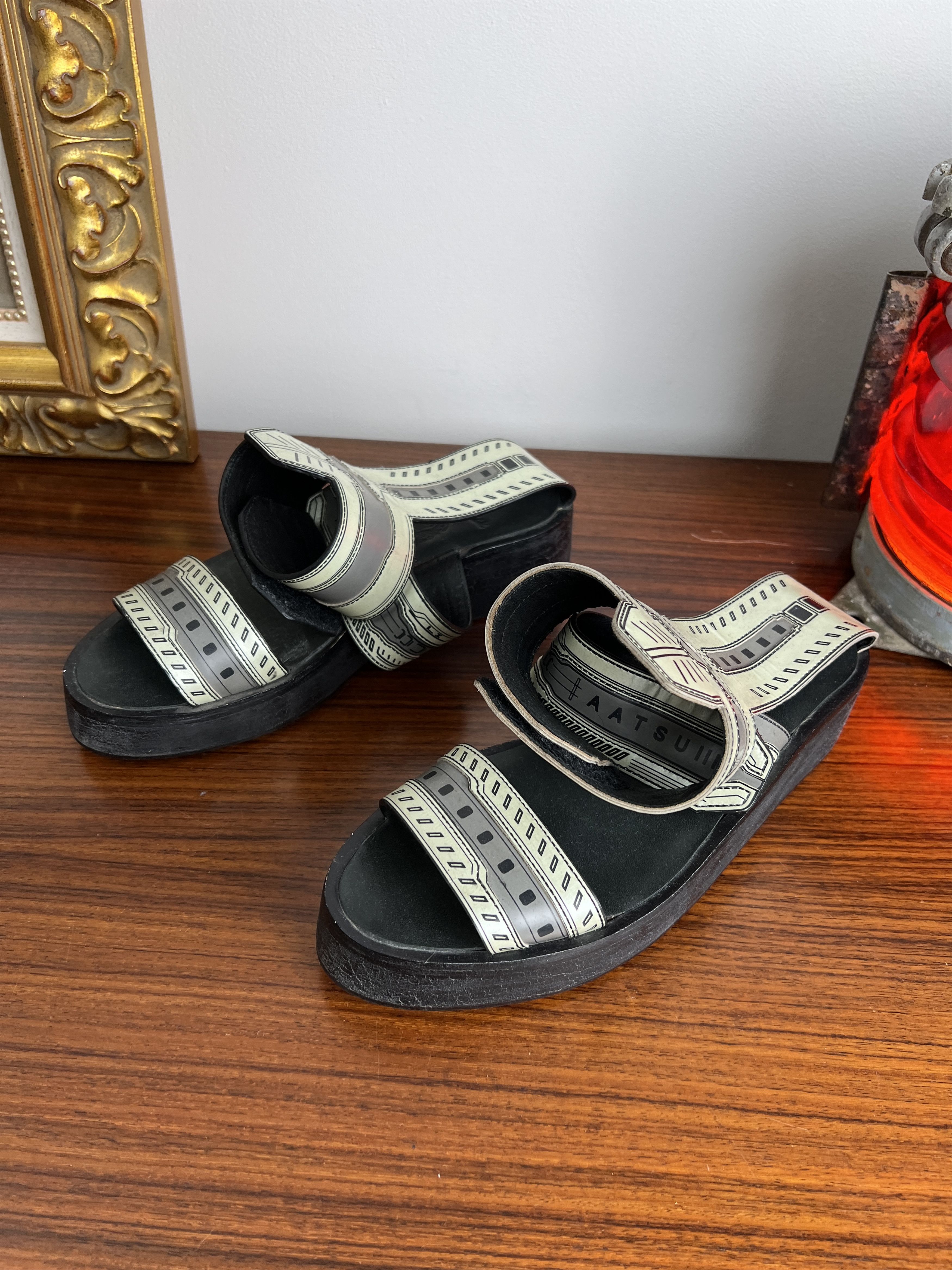 Individual Designer AATSU SANDALS WITH A LATCH ON THE PALM OF HAND ...