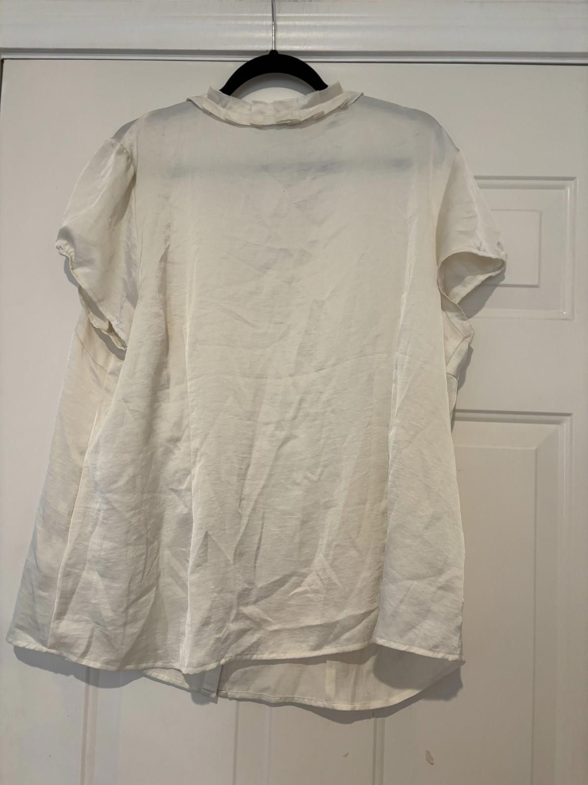Van Heusen Women's XXL ivory Van Heusen silky short sleeve blouse #617 Size XXL / US 16-18 / IT 52-54 - 2 Thumbnail