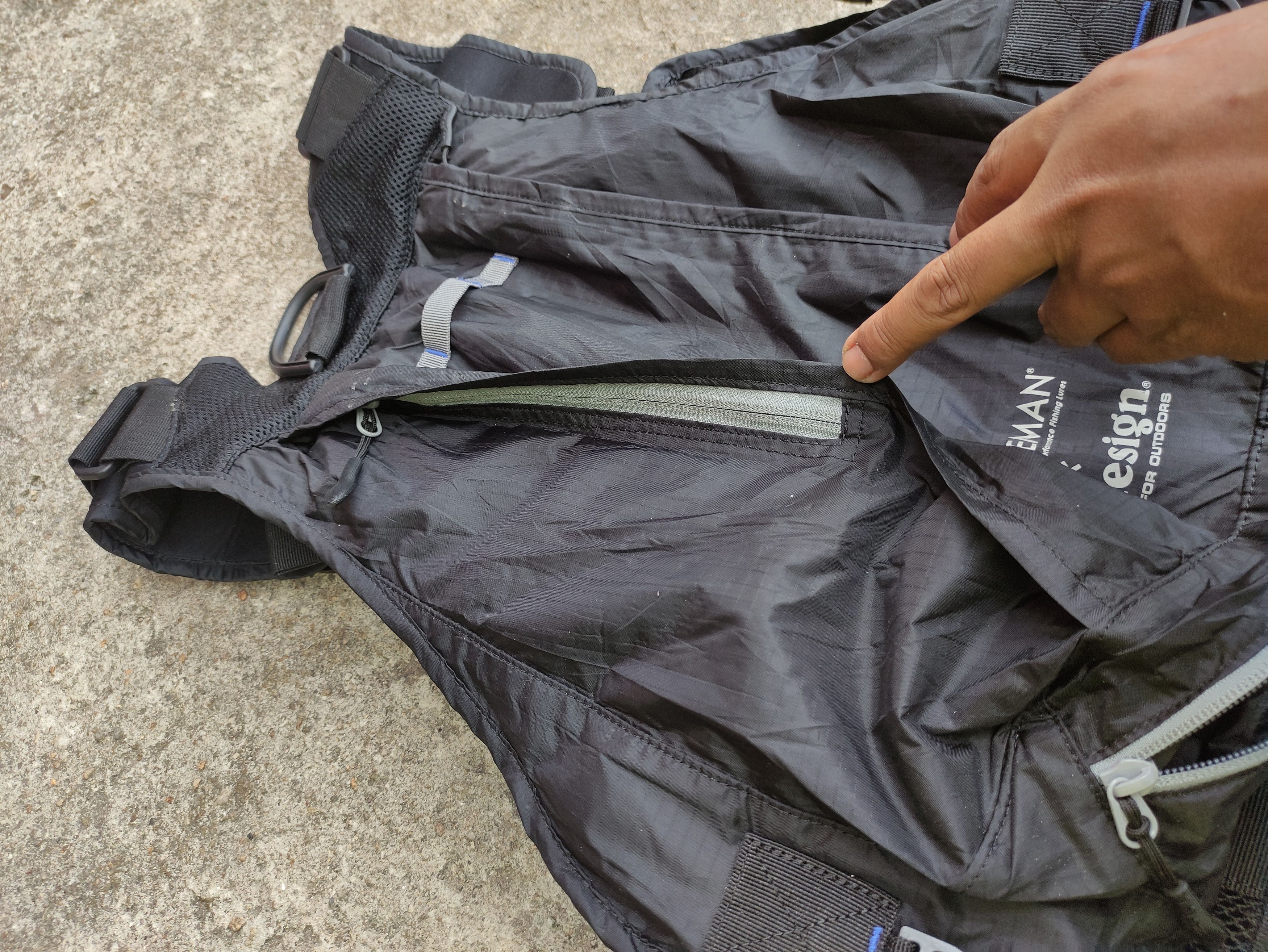 Chums RARE 🔥 CHUMS X COREMAN X PAZDESIGN OUTDOORS FISHING VEST Size US L / EU 52-54 / 3 - 6 Thumbnail