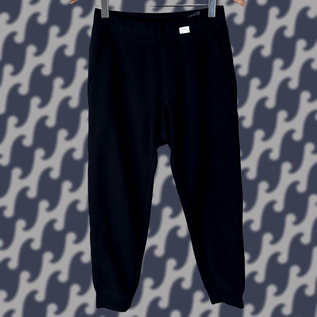 Uniqlo Uniqlo Mens Small Black Fleece Lined Jogger Sweatpants Elastic Waist Slim Fit Size US 26 / EU 42 - 1 Thumbnail