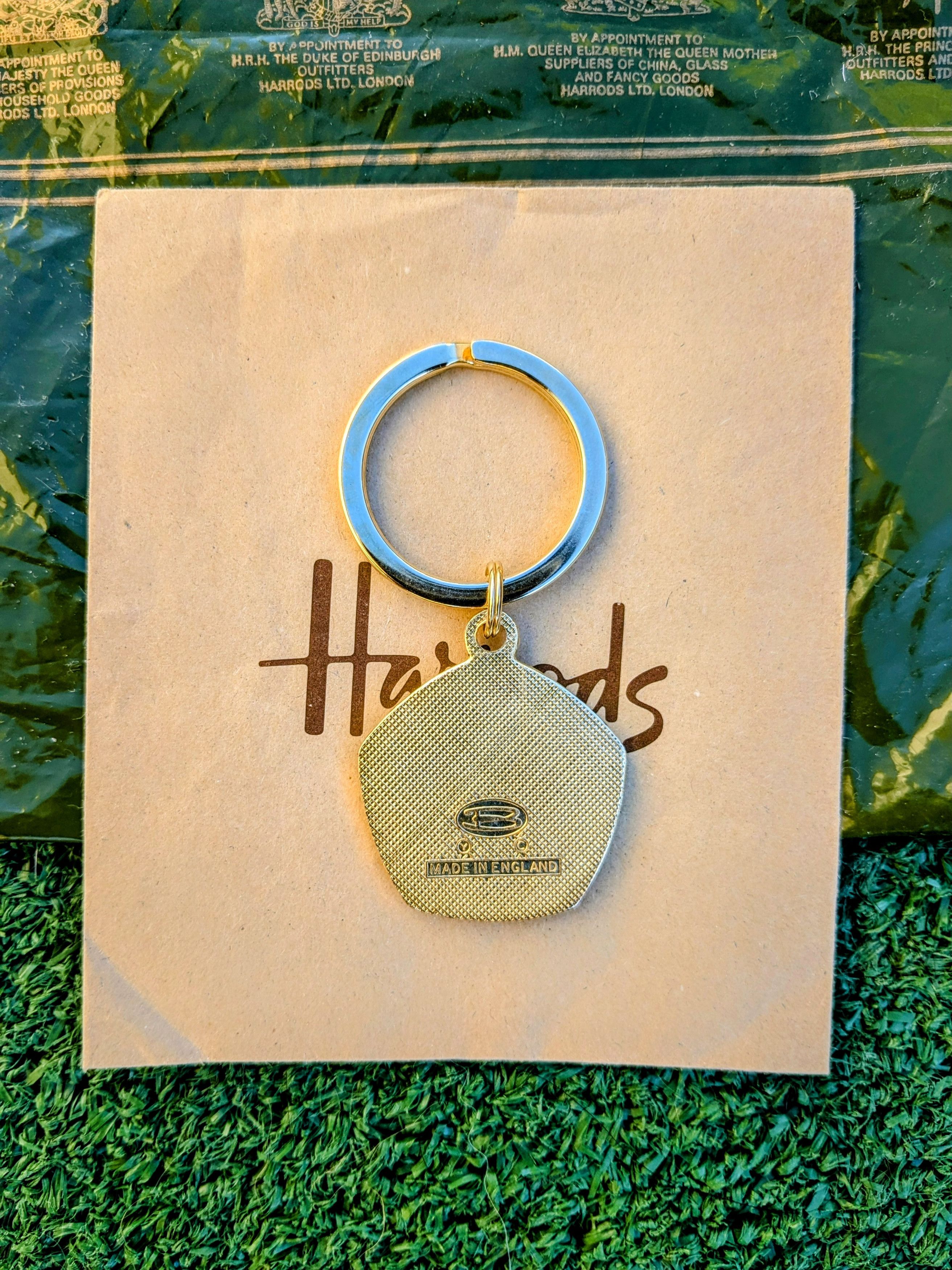 Harrods VTG 1980's HARRODS Knightsbridge Egg Cosy+2 Keychain Set Size ONE SIZE - 5 Thumbnail