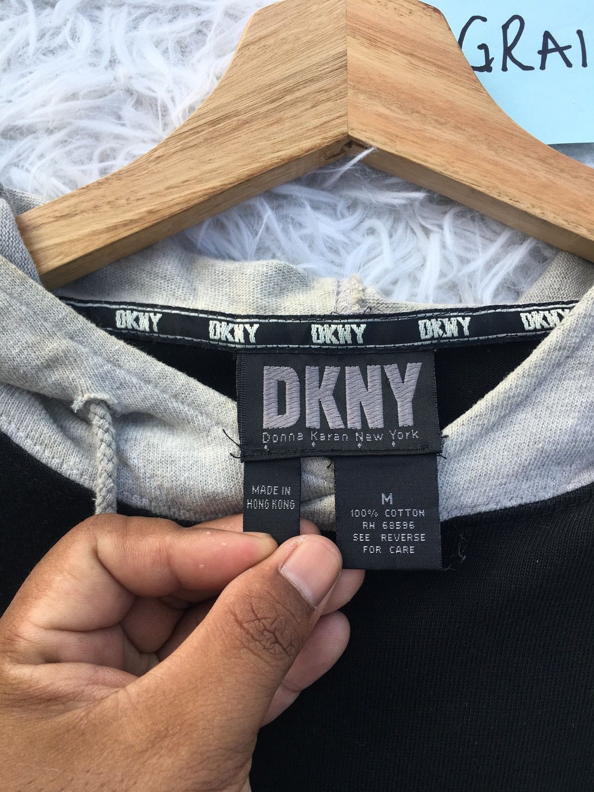 DKNY Vintage DKNY Big Logo Sweater Hoodie Size US M / EU 48-50 / 2 - 9 Thumbnail