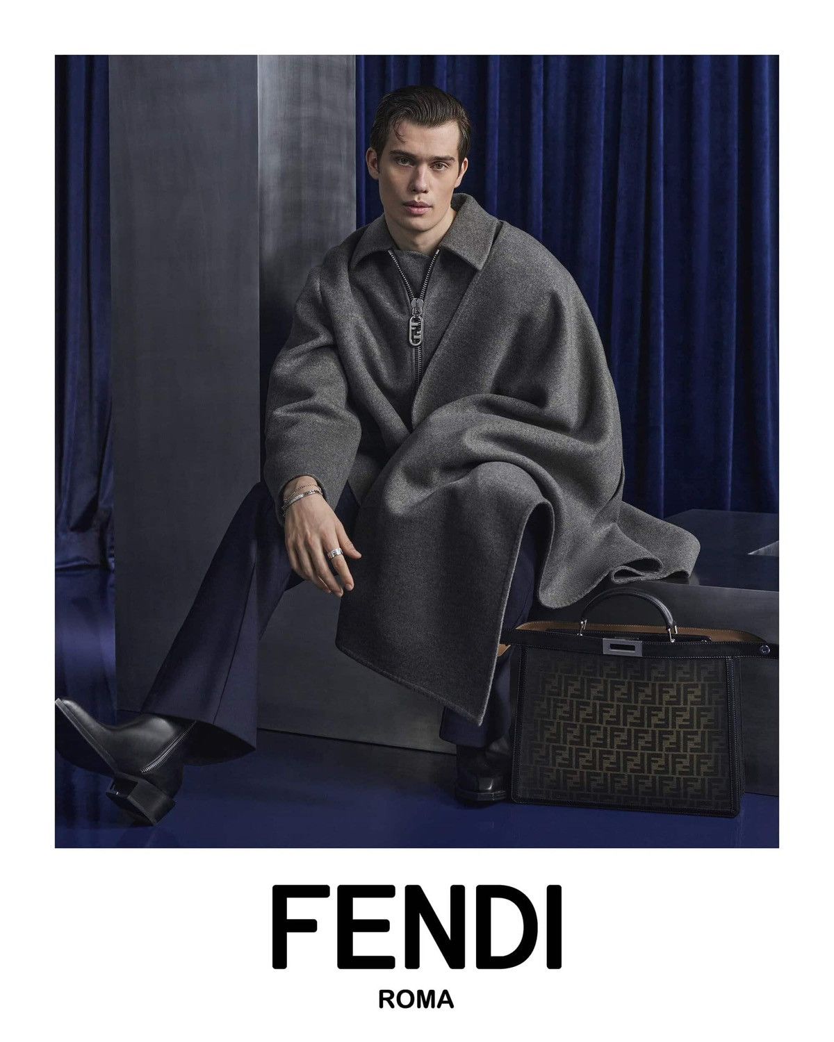 Fendi Fendi Runway Wool Coat with Cape Design Size US L / EU 52-54 / 3 - 2 Thumbnail