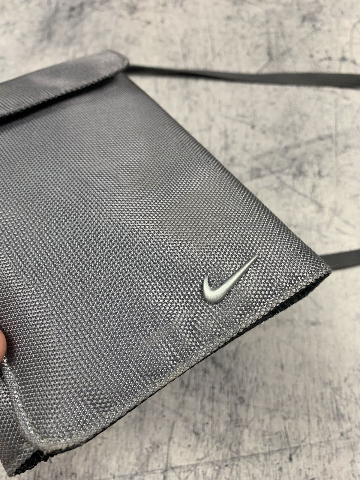 Nike Vintage Hype Nike Swoosh Shoulder Bag Metal Logo Size ONE SIZE - 13 Thumbnail