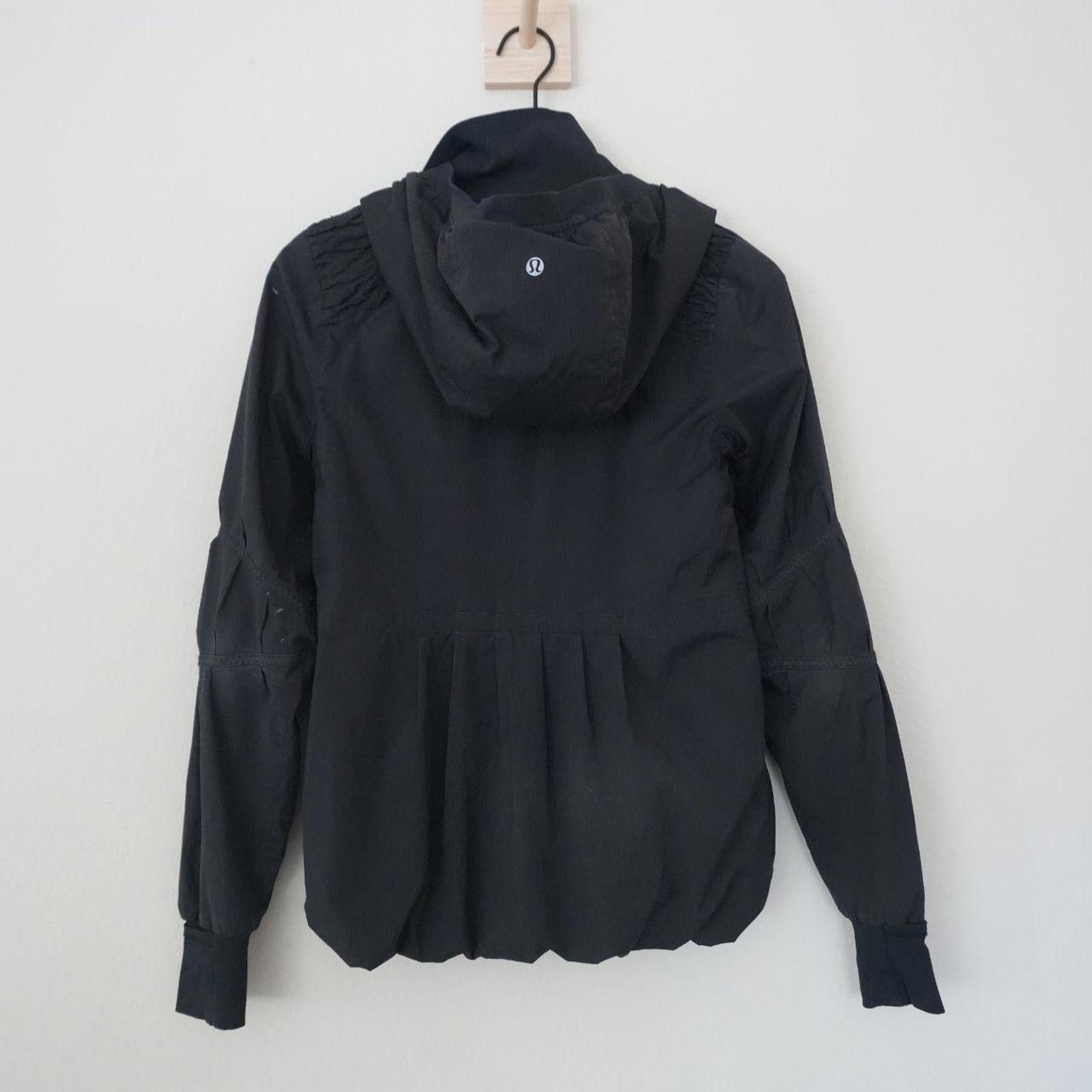 Lululemon Lululemon Jacket Women's 4 Black Running Hoodie Size S / US 4 / IT 40 - 6 Thumbnail