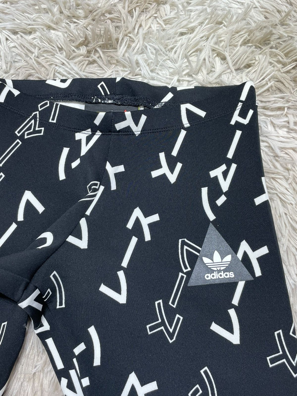 Adidas × Pharrell Human Race in Kanji Japanese Symbols Legging Size 24" / US 00 / IT 34 - 4 Thumbnail
