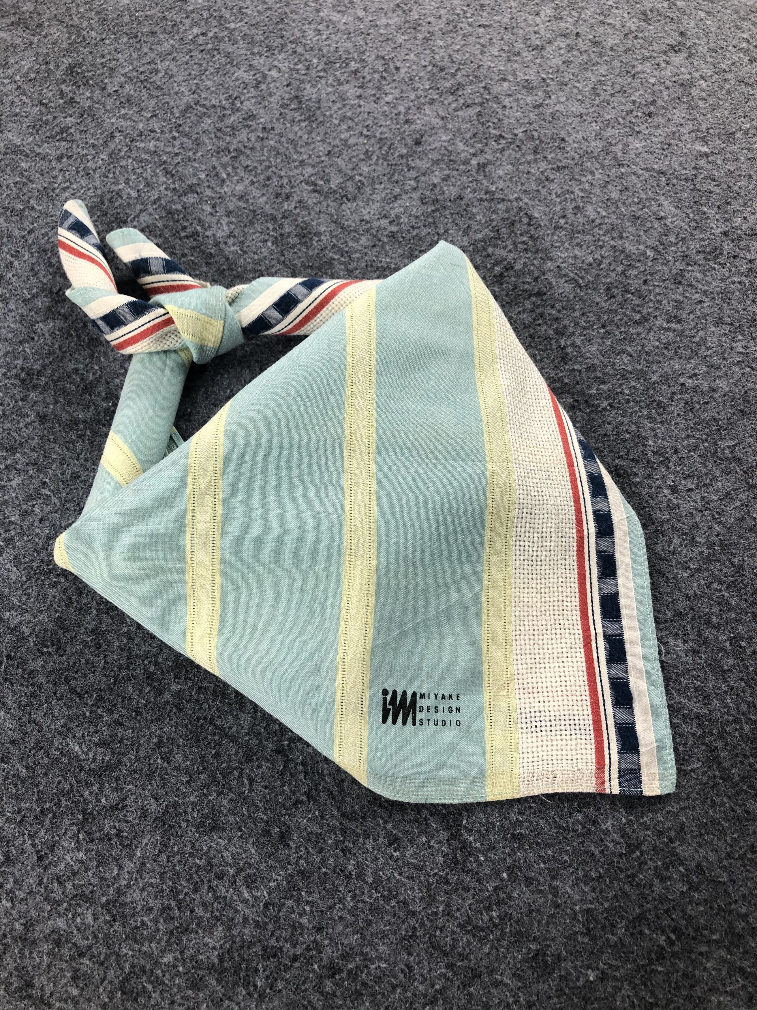 Issey Miyake Issey Miyake Handkerchief / Bandana / Neckerchief Size ONE SIZE - 1 Thumbnail