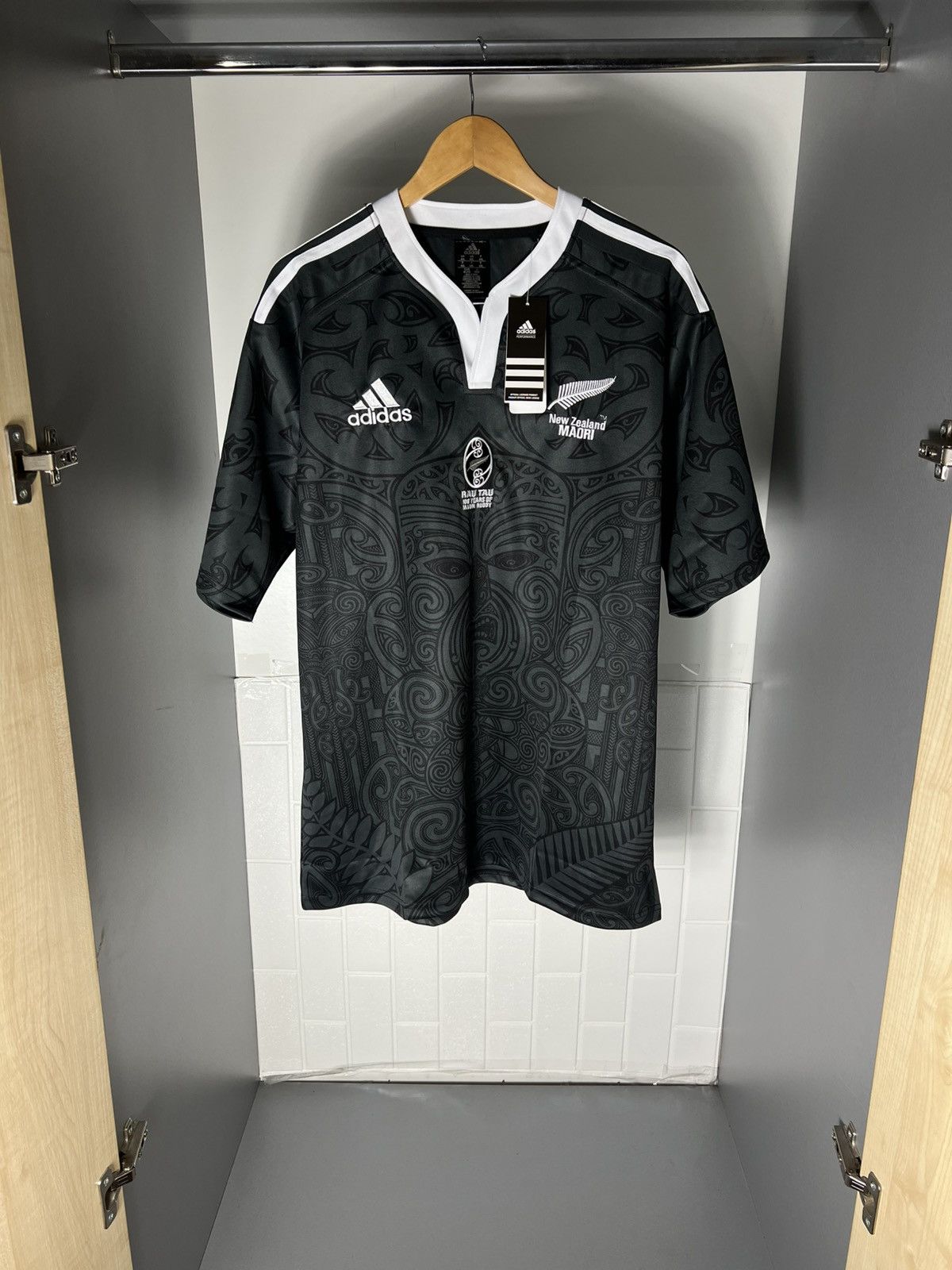 Adidas VINTAGE ADIDAS NEW ZEALAND MAORI NRL RUGBY JERSEY RETRO Y2K Size US XXL / EU 58 / 5 - 2 Thumbnail