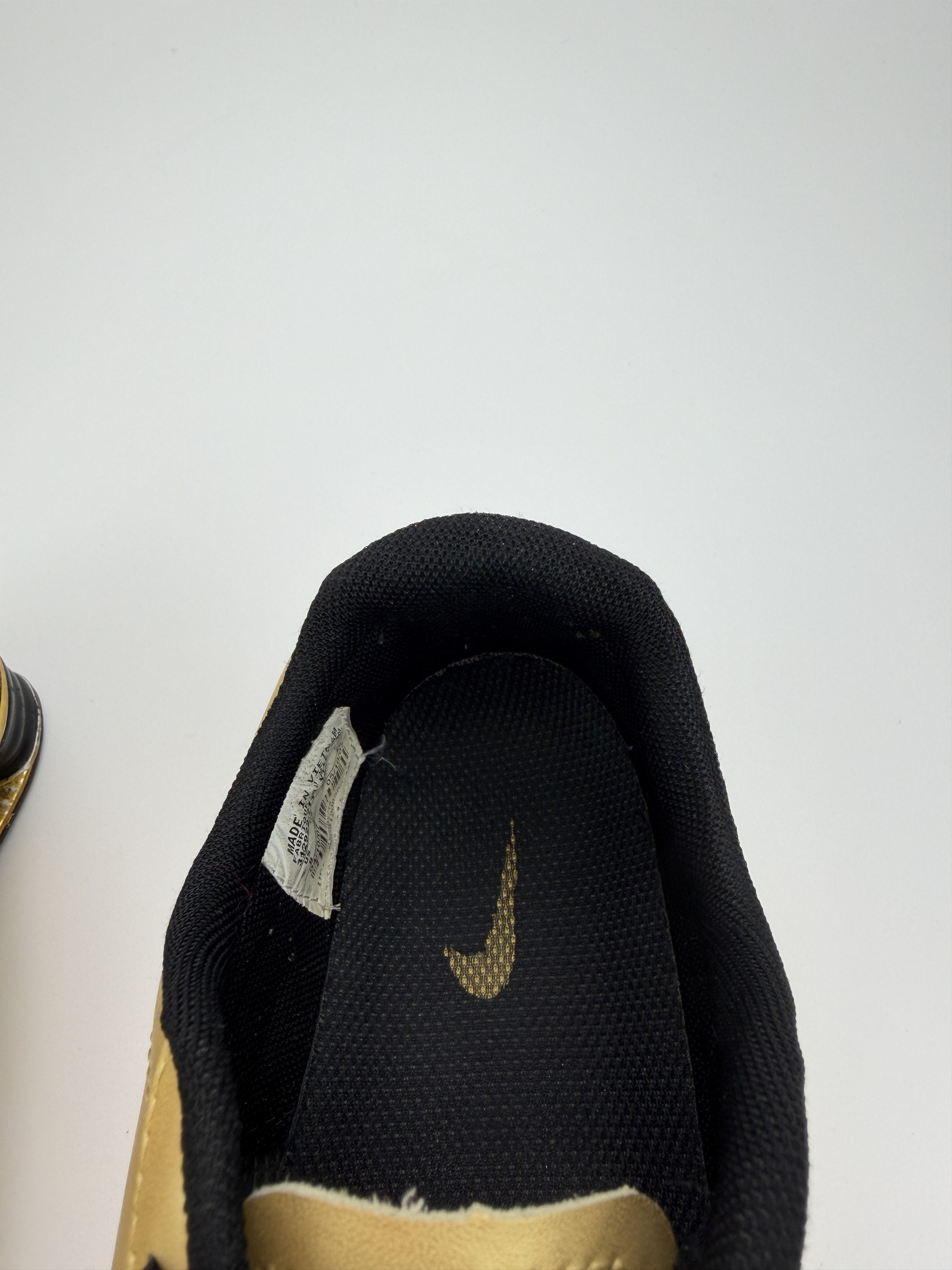 Nike Vintage 2007 Nike Shox Golden Leather Low Top Sneakers Size US 8 / EU 41 - 13 Thumbnail