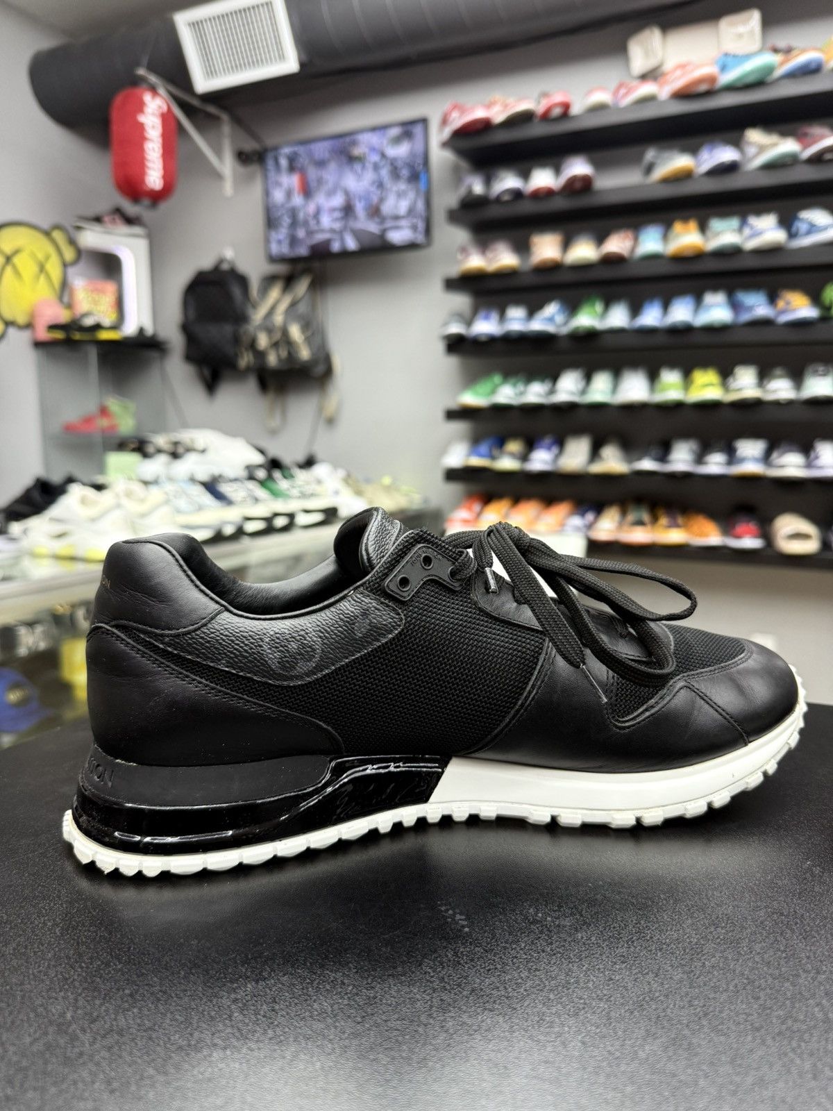 Louis Vuitton Louis Vuitton Run away black monogram sneaker sz 9LV / 10US Size US 10 / EU 43 - 12 Thumbnail