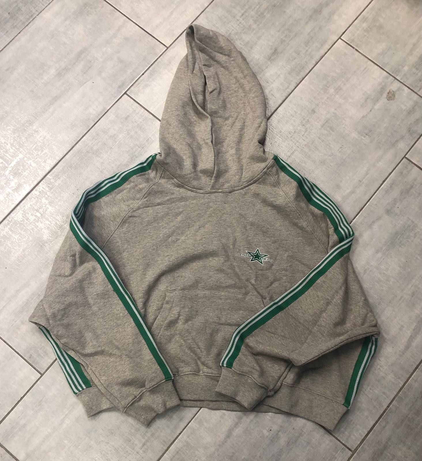 image of The Gv Gallery x Vintage Gv Gallery X Raspberry Hills Gray/green Star Hoodie in Grey (Size Small)