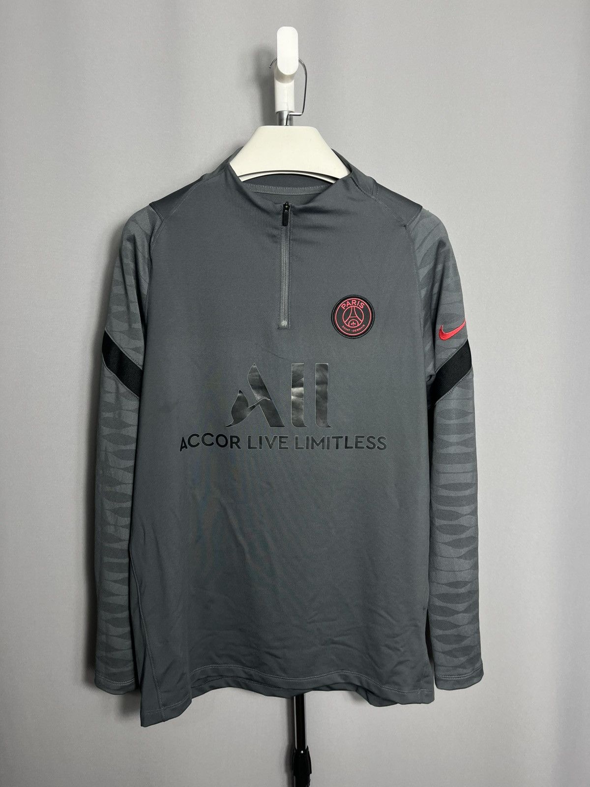 Nike Nike PSG Men’s Soccer Football Long sleeve Grey half 1/4 zip Size US L / EU 52-54 / 3 - 1 Thumbnail