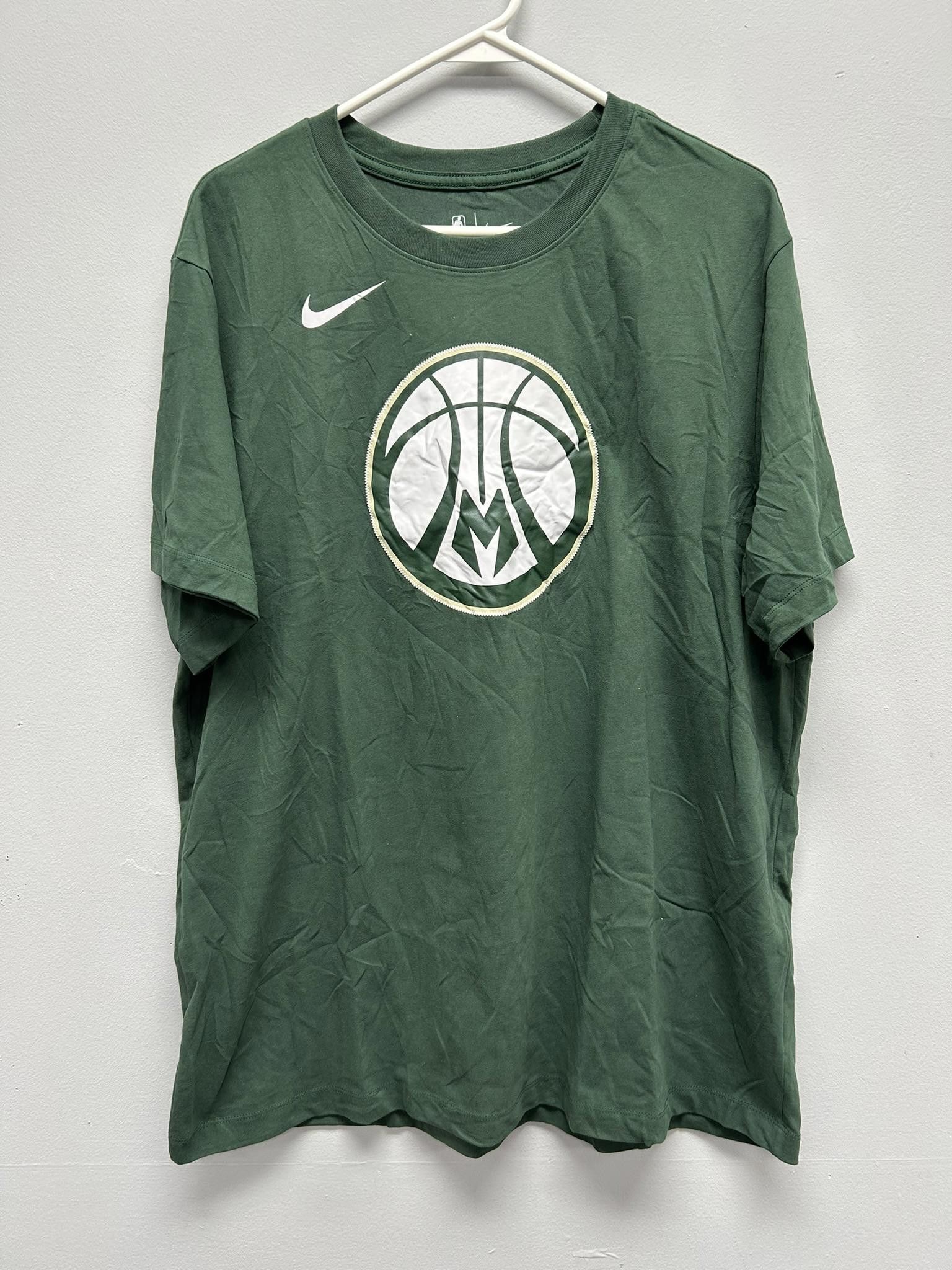 Nike Nike Milwaukee Bucks Graphic Tee Size US XL / EU 56 / 4 - 1 Thumbnail