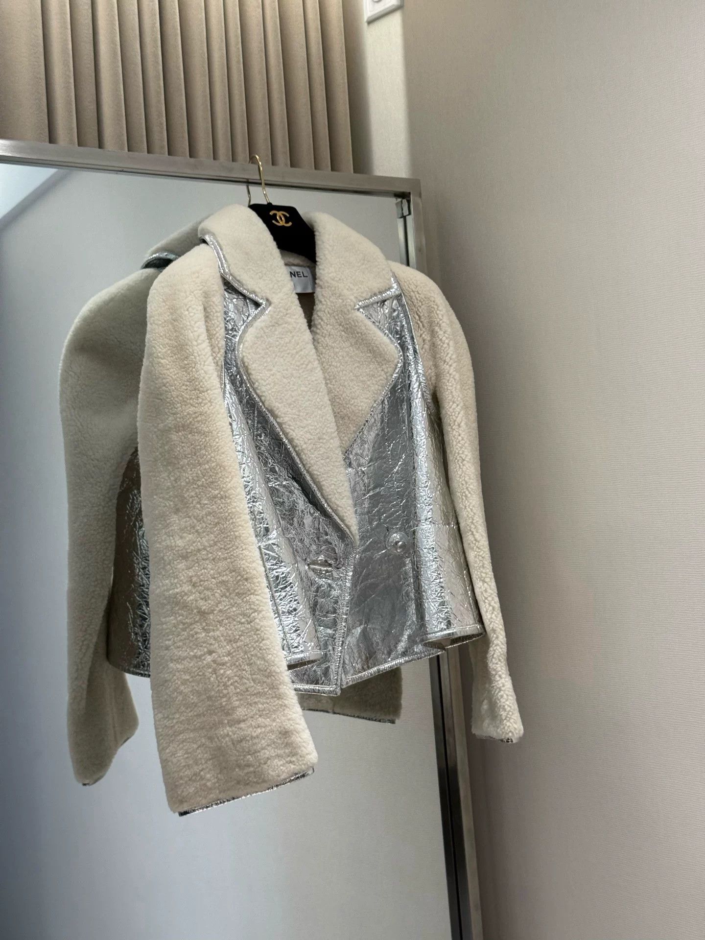 Chanel Chanel 17K Lamb Wool Jacket FR36 Size XS / US 0-2 / IT 36-38 - 1 Thumbnail