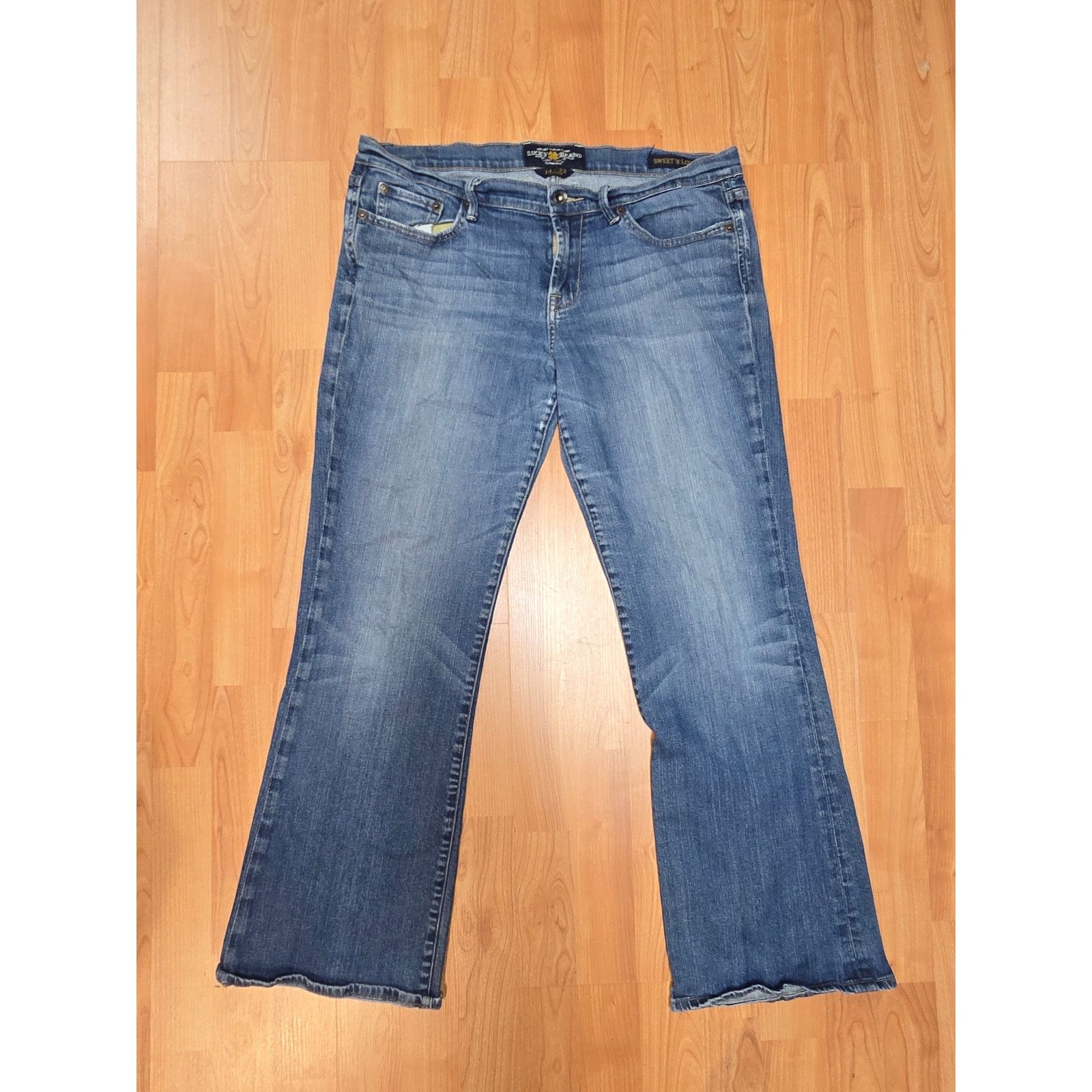 Lucky Brand Lucky Brand 14x32 Jeans Blue Denim Sweet'N Low Medium Wash Size 36" / US 14 / IT 50 - 1 Thumbnail