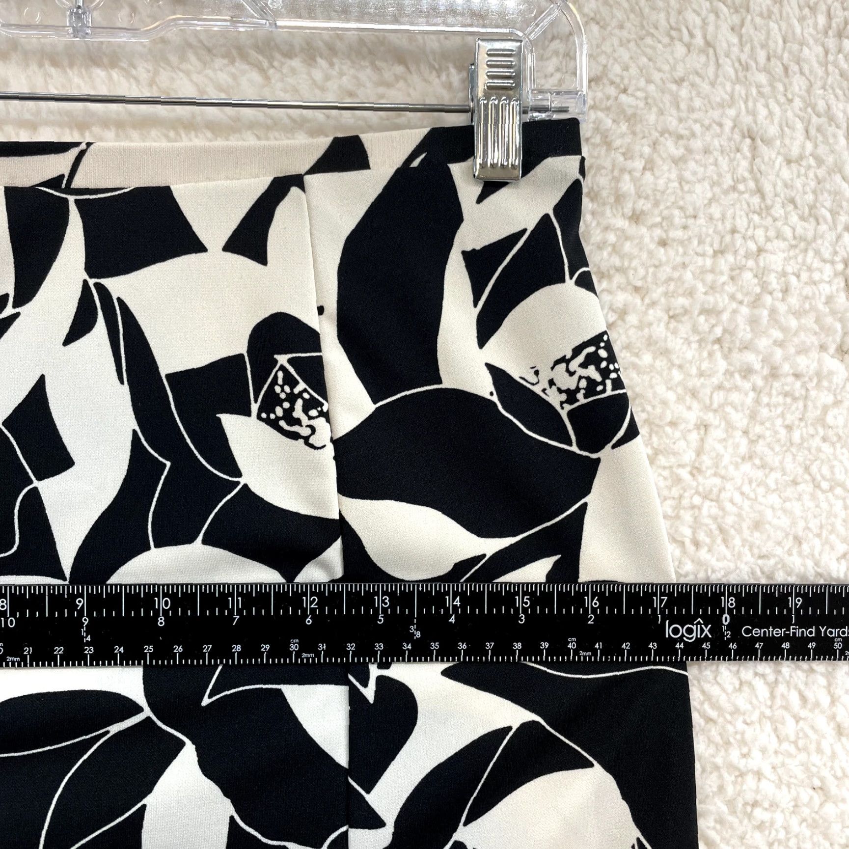Express VINTAGE Express Skirt S Black White Rose Floral Office Small Slinky Stretch Women's XS (fits S) Size 28" / US 6 / IT 42 - 5 Thumbnail