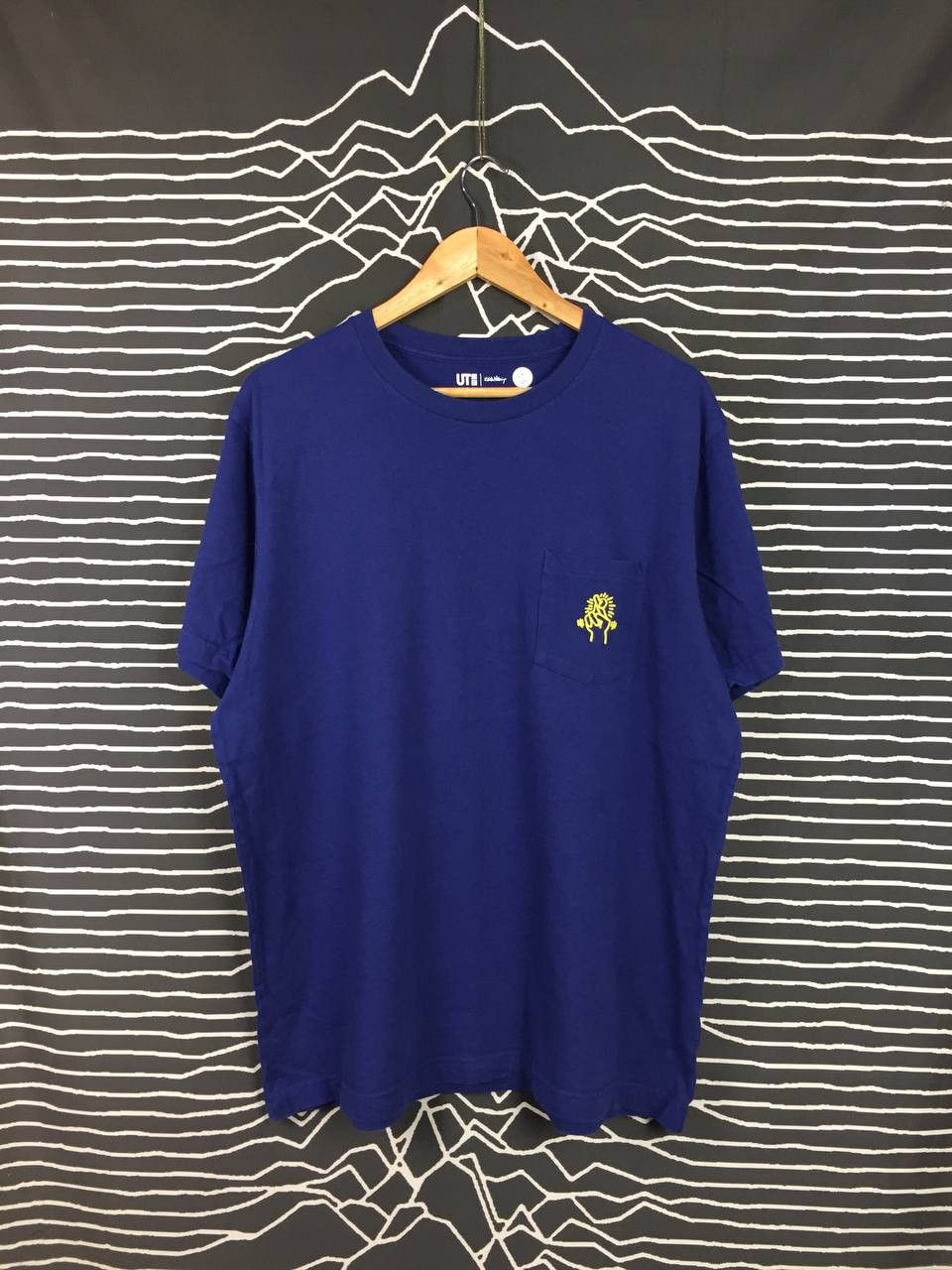 Keith Haring × Uniqlo × Vintage Keith Haring Fingers Crossed Pop Art Icons Uniqlo Pocket Tee Size US XL / EU 56 / 4 - 1 Thumbnail