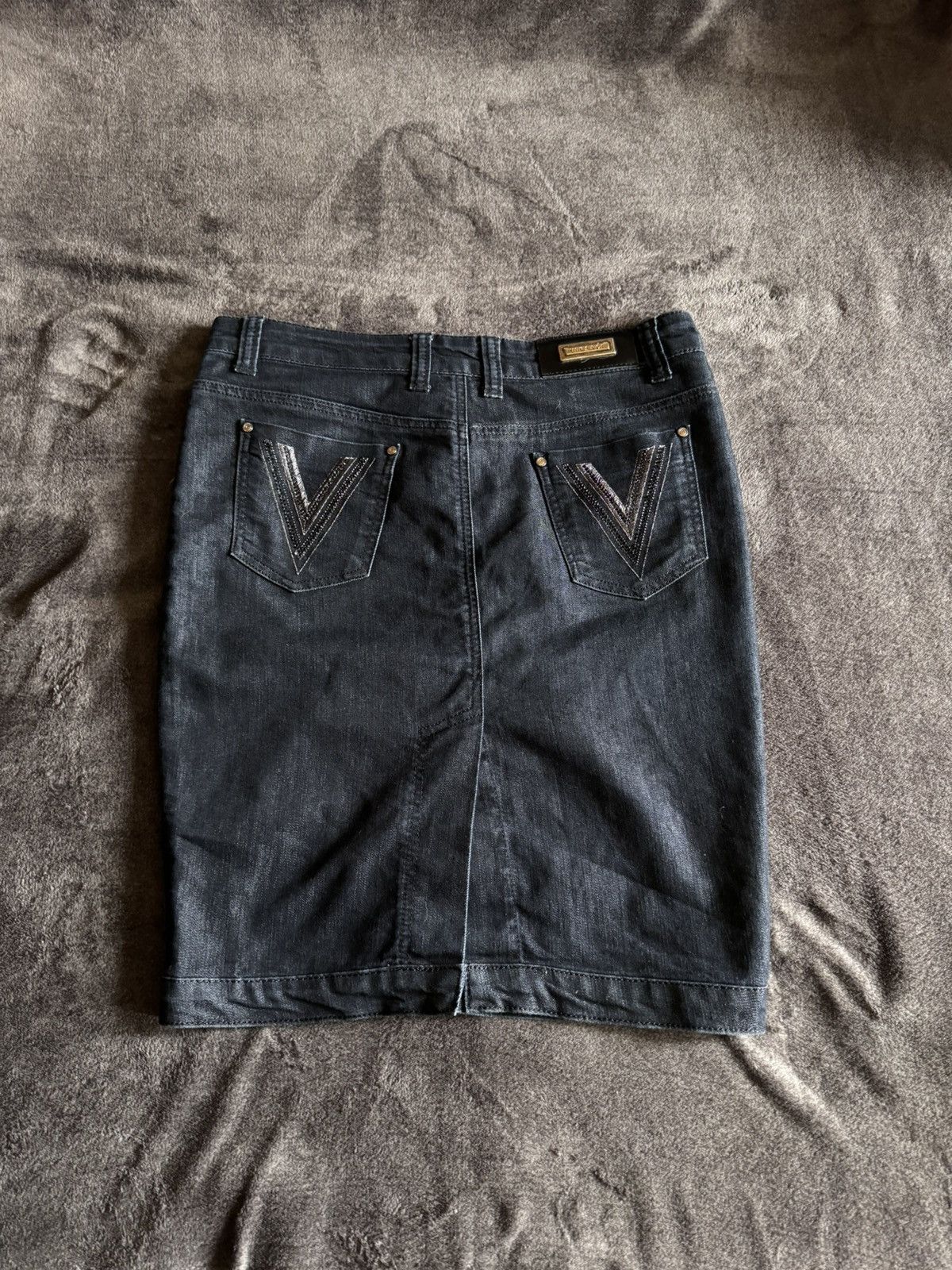 Versace Versace jeans midi skirt denim big logo vintage Size 30" / US 8 / IT 44 - 8 Thumbnail