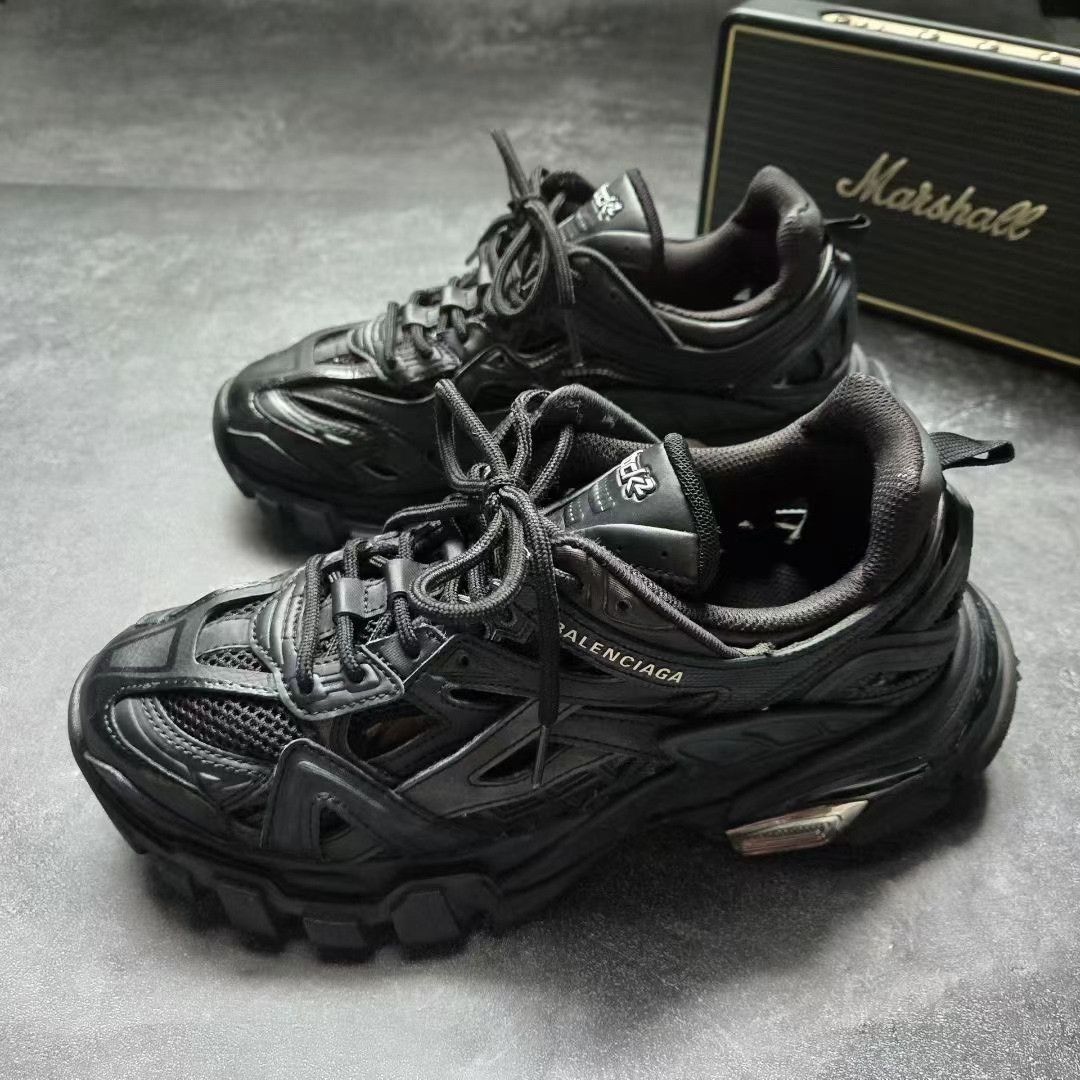 Balenciaga Balenciaga Black Lowtop Sneakers 38 Women Size US 7.5 / IT 37.5 - 1 Thumbnail