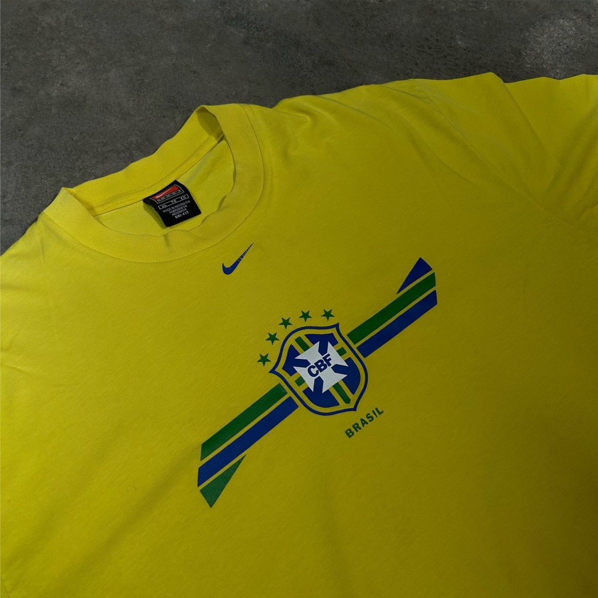 Nike × Vintage 2000s Nike Team Brasil Crest Tee Size US XL / EU 56 / 4 - 2 Thumbnail