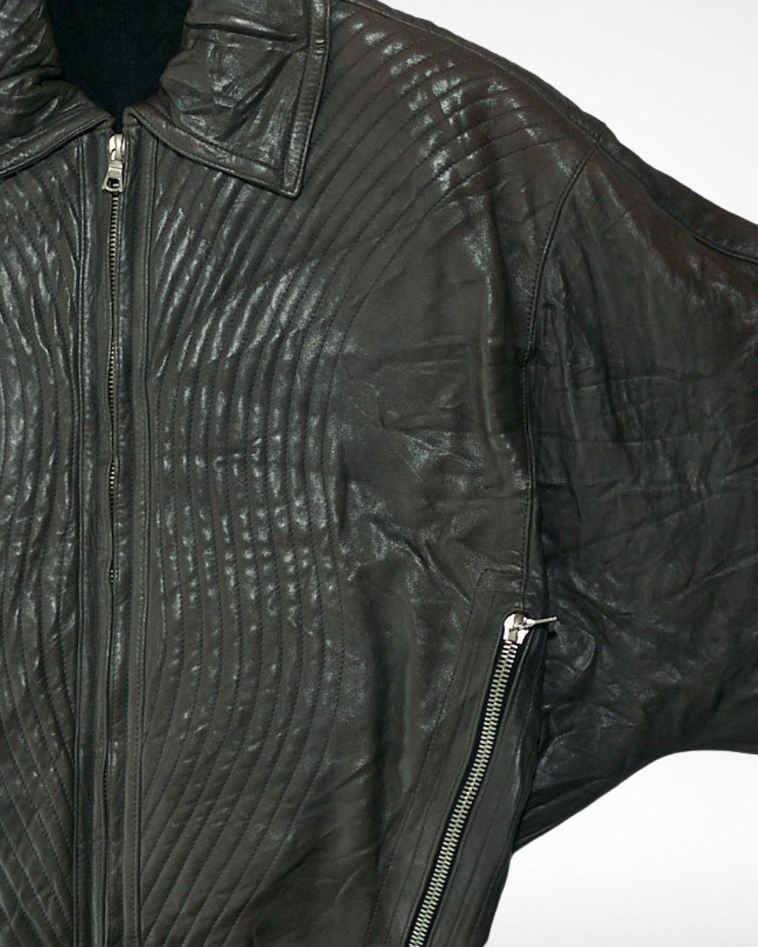 Versace Gianni Versace 1980s Pleated Leather Bomber Jacket Sample Size US L / EU 52-54 / 3 - 18 Thumbnail