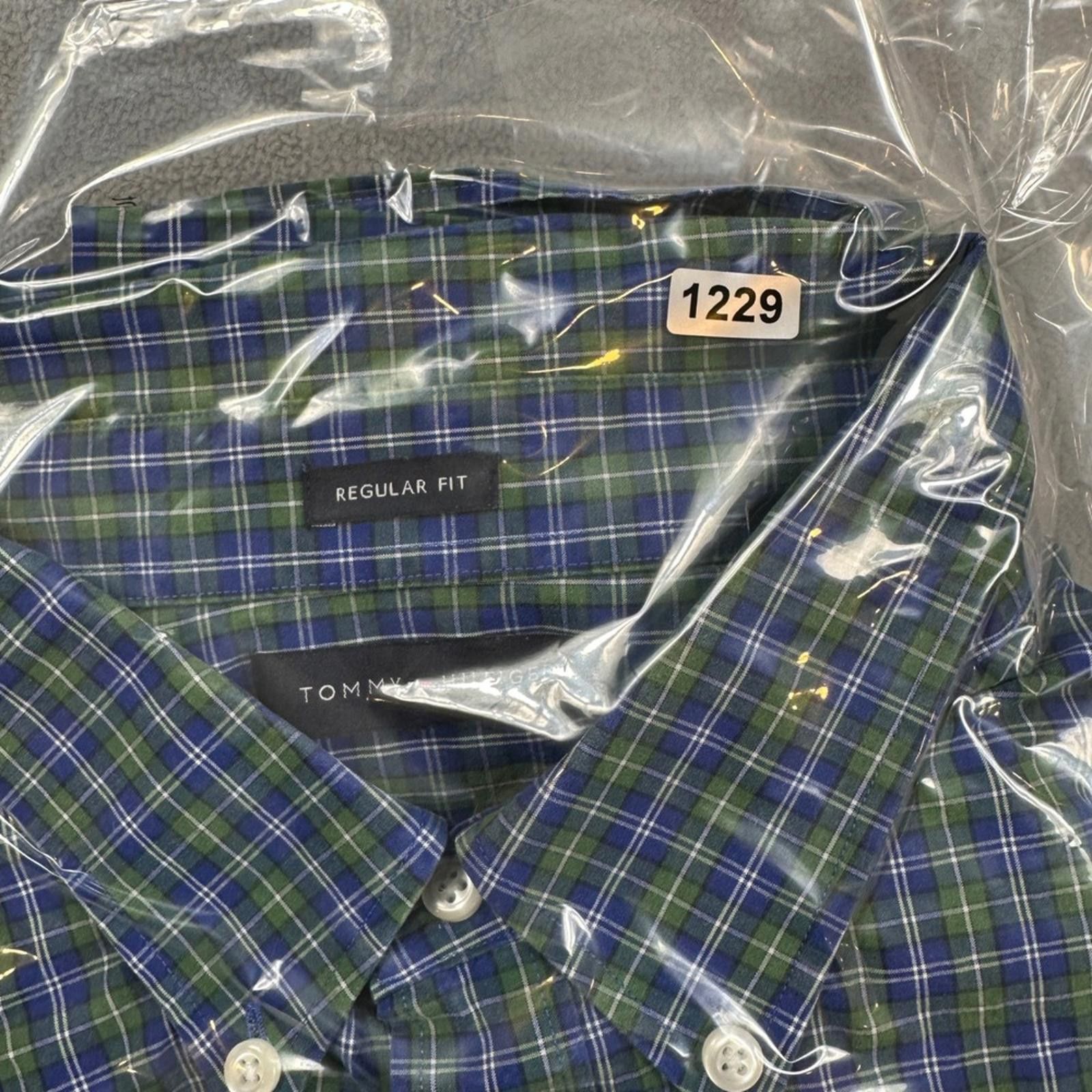 Tommy Hilfiger Tommy Hilfiger Mens Button Down Shirt 17 32/33 Long Sleeve Size US M / EU 48-50 / 2 - 6 Thumbnail