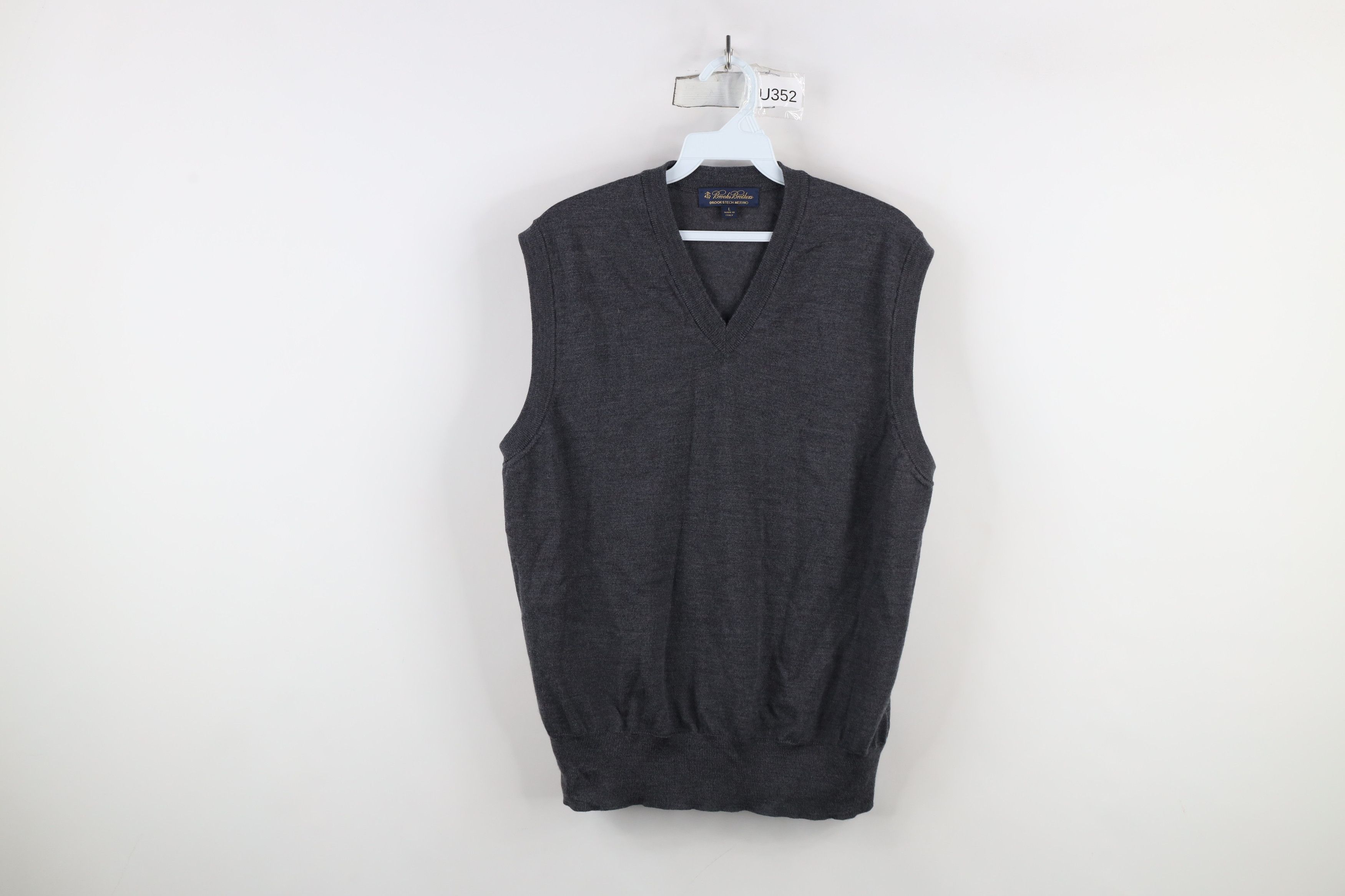 Brooks Brothers × Vintage Vintage Brooks Brothers Merino Wool Knit Sweater Vest Gray Size US L / EU 52-54 / 3 - 1 Thumbnail