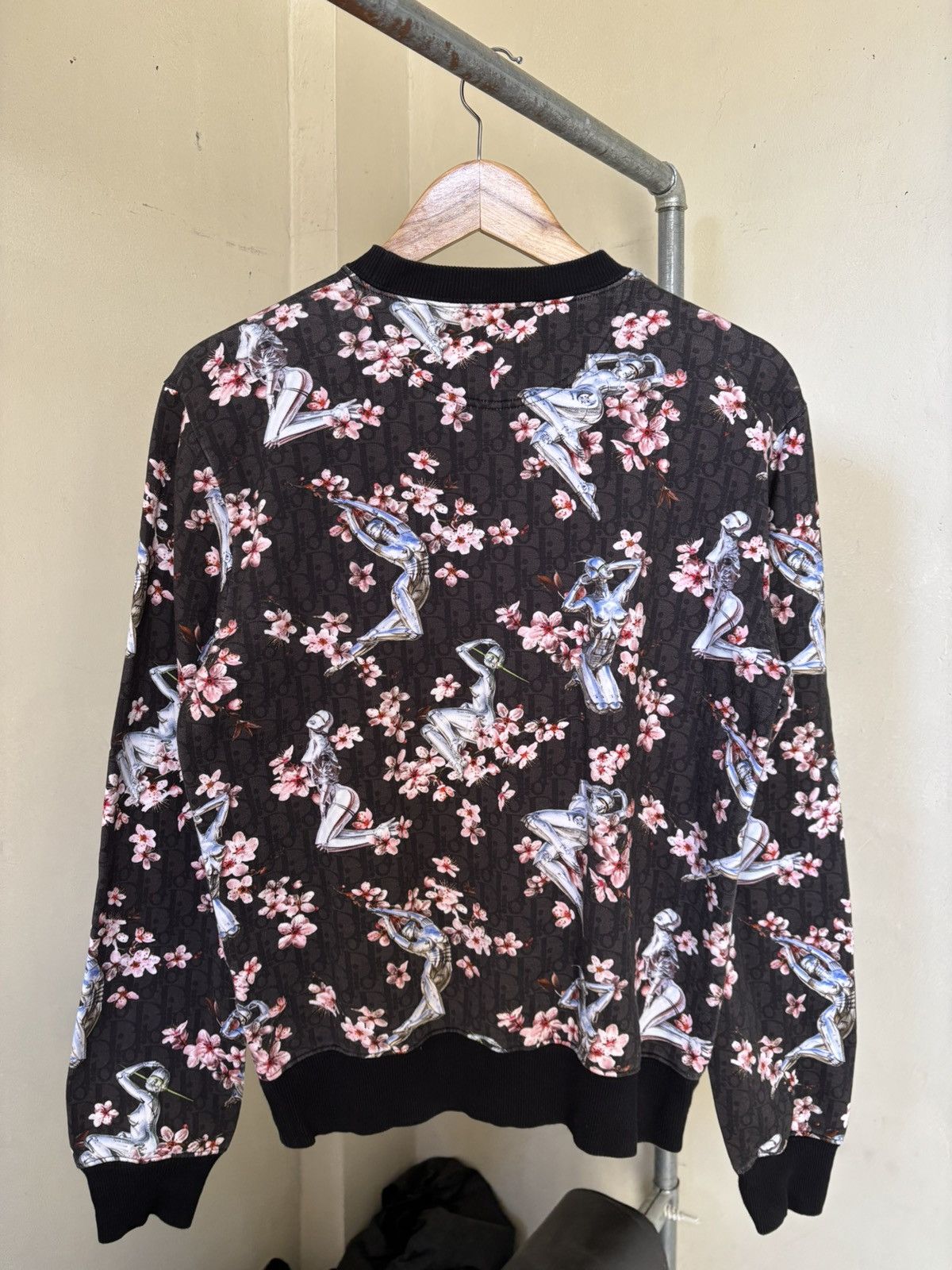 Dior Dior FW19 x Hajime Sorayama - Sexy Robot Crewneck Size US XS / EU 42 / 0 - 2 Thumbnail