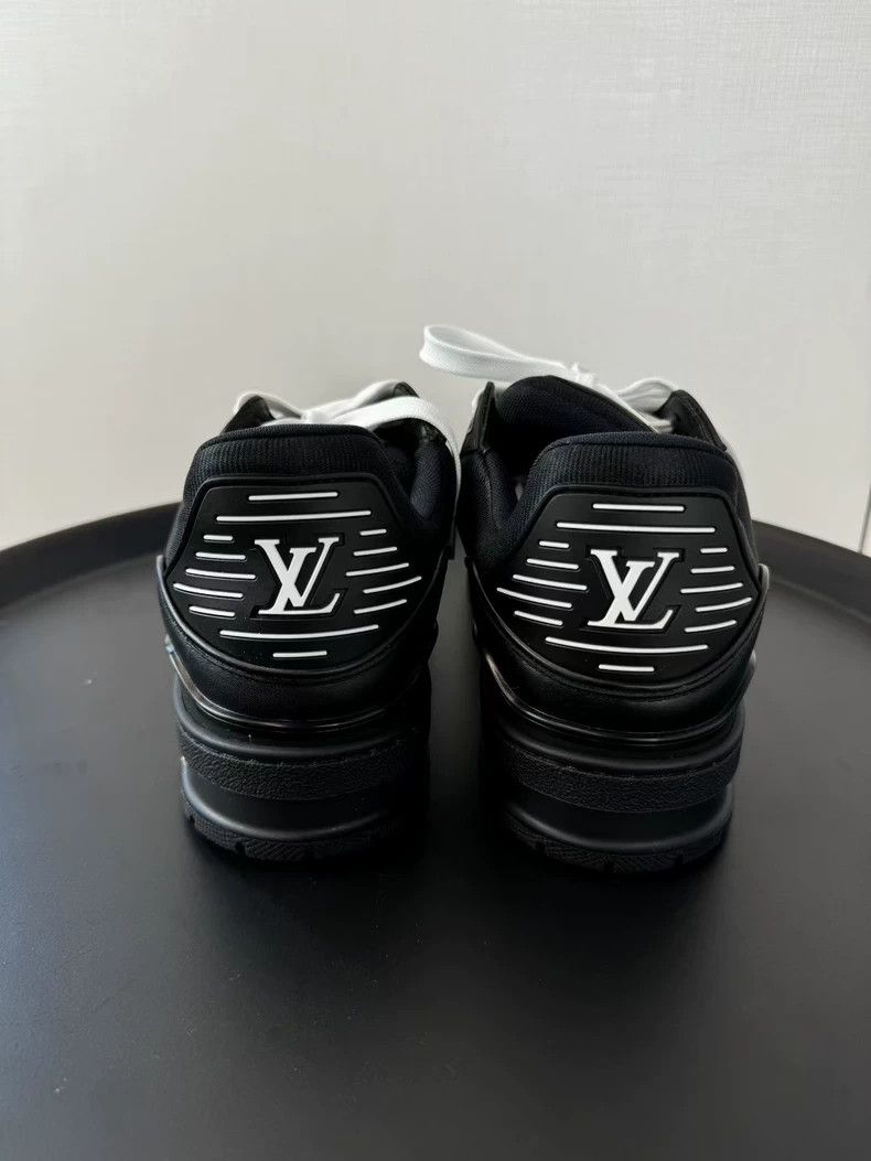 Louis Vuitton Louis Vuitton Black embossed reading Darth Vader Men's Sne Size US 10 / EU 43 - 4 Thumbnail