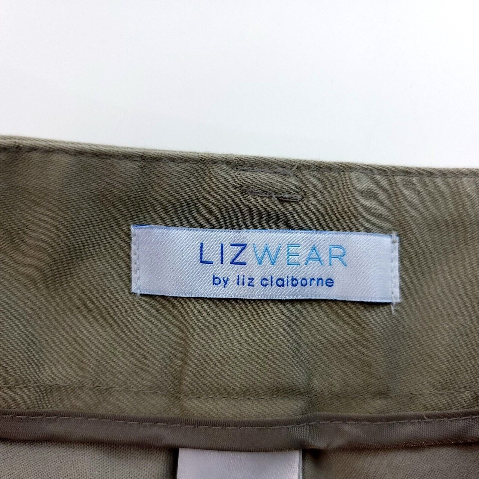 Liz Claiborne Lizwear Liz Claiborne Pleated Chino Tan Mid Rise Shorts Size Size US 31 - 4 Thumbnail