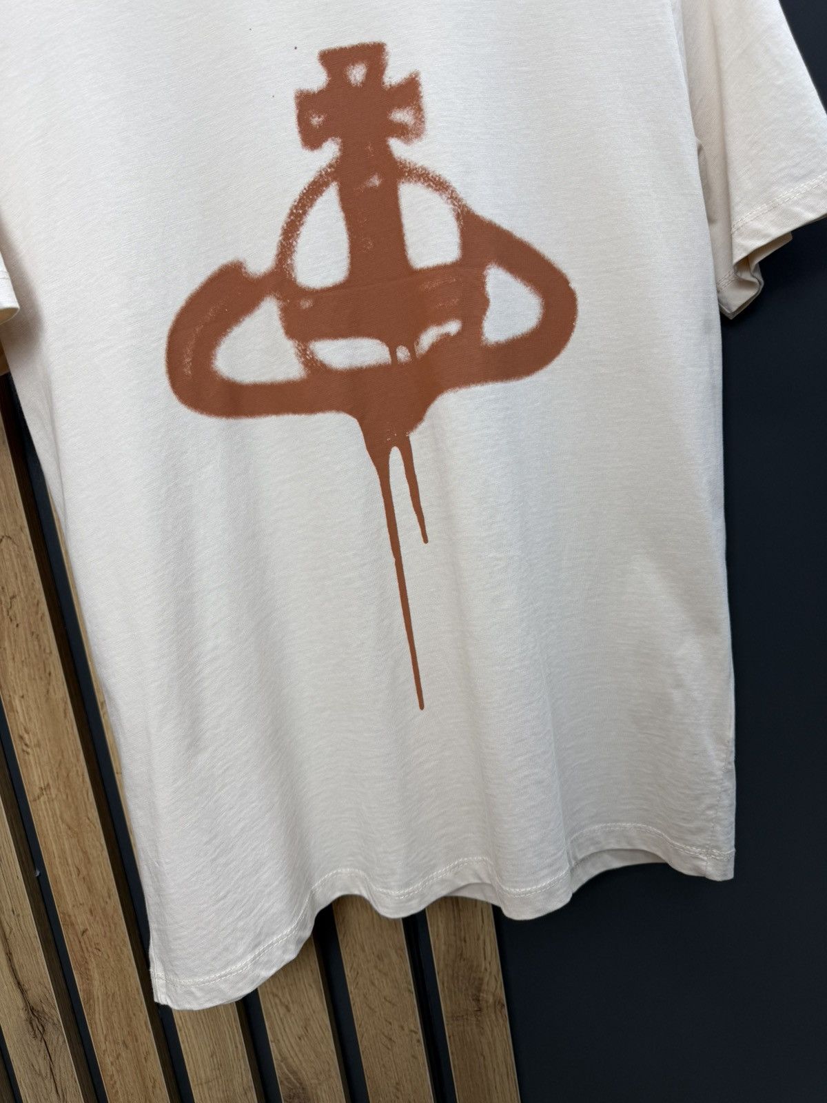 Vivienne Westwood Vivienne Westwood Orb Spray Logo T-Shirt Size M Size US M / EU 48-50 / 2 - 4 Thumbnail