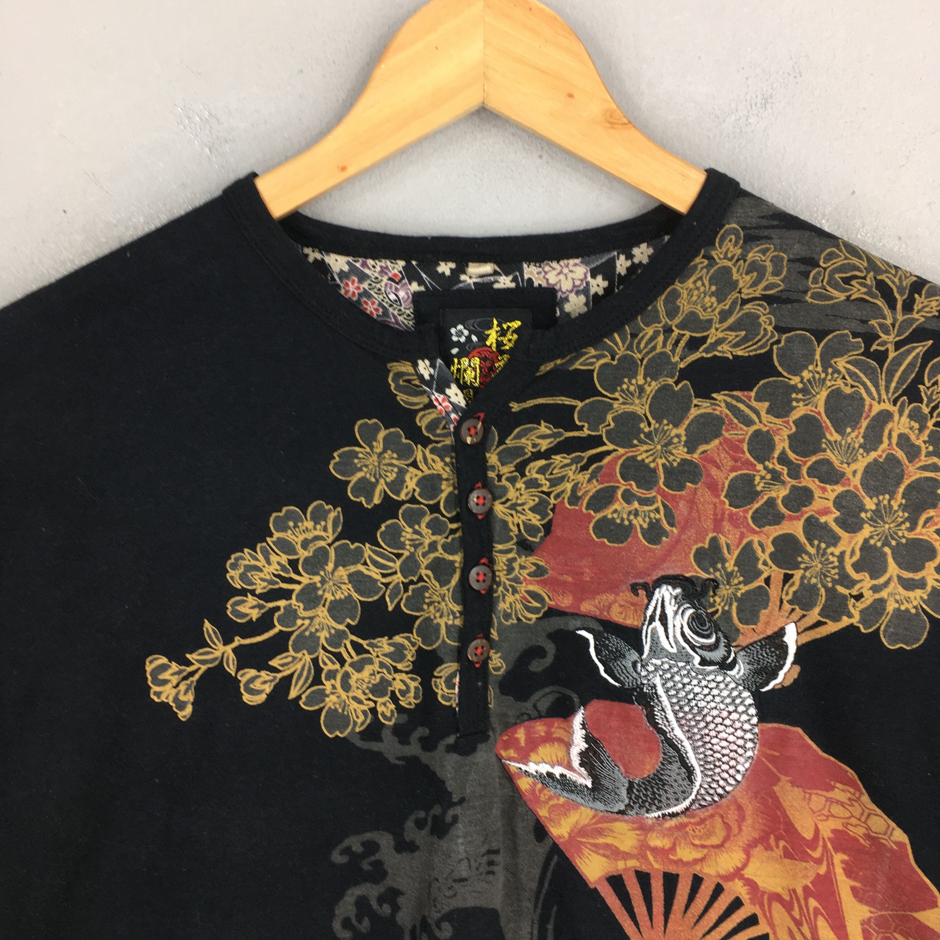 Japanese Brand Vintage Fish Koi Japanese Sukajan Black T shirt XLarge Size US XL / EU 56 / 4 - 2 Thumbnail
