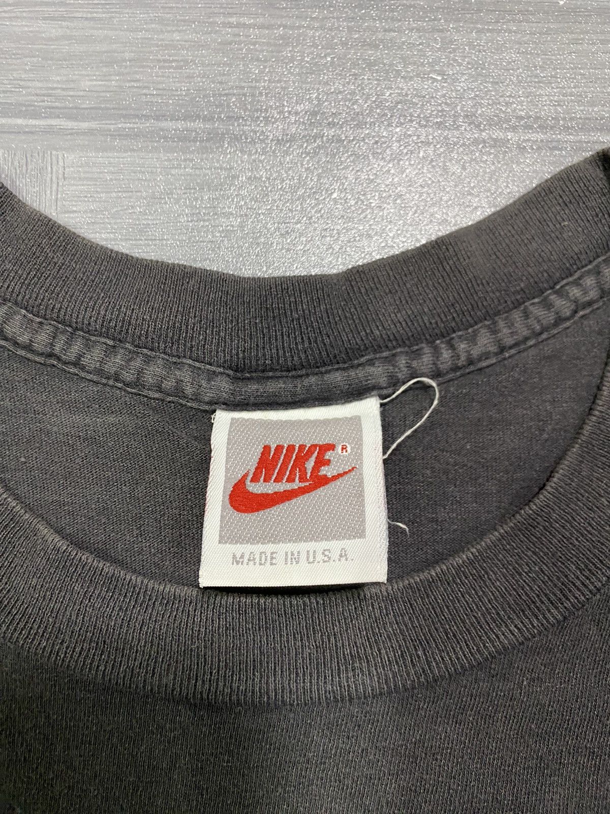 Nike Vintage 90s Nike Air Tee Size US M / EU 48-50 / 2 - 8 Thumbnail
