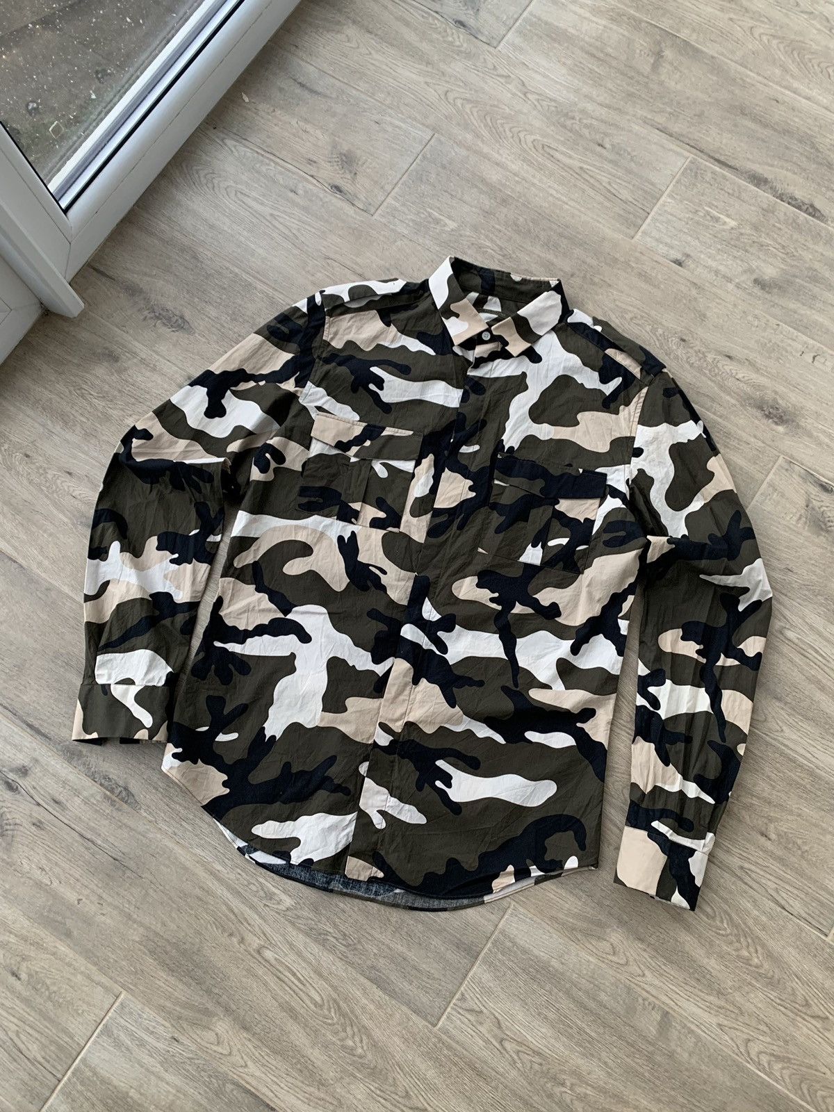 Valentino VALENTINO Camouflage Shirt Size US S / EU 44-46 / 1 - 2 Thumbnail