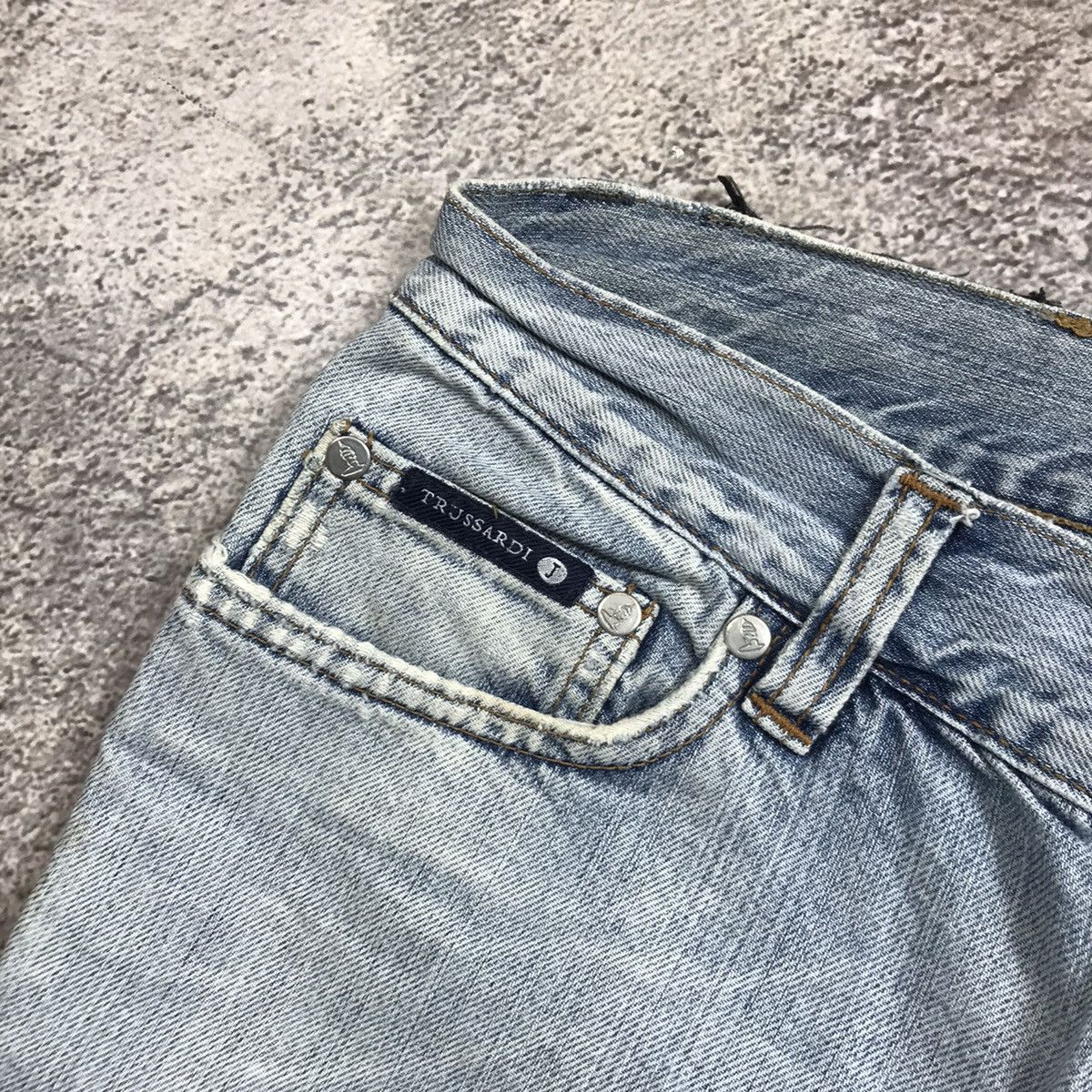 Vintage Vintage 90s Trussardi Distressed Baggy Jeans Grunge Logo 34 Size US 34 / EU 50 - 4 Thumbnail